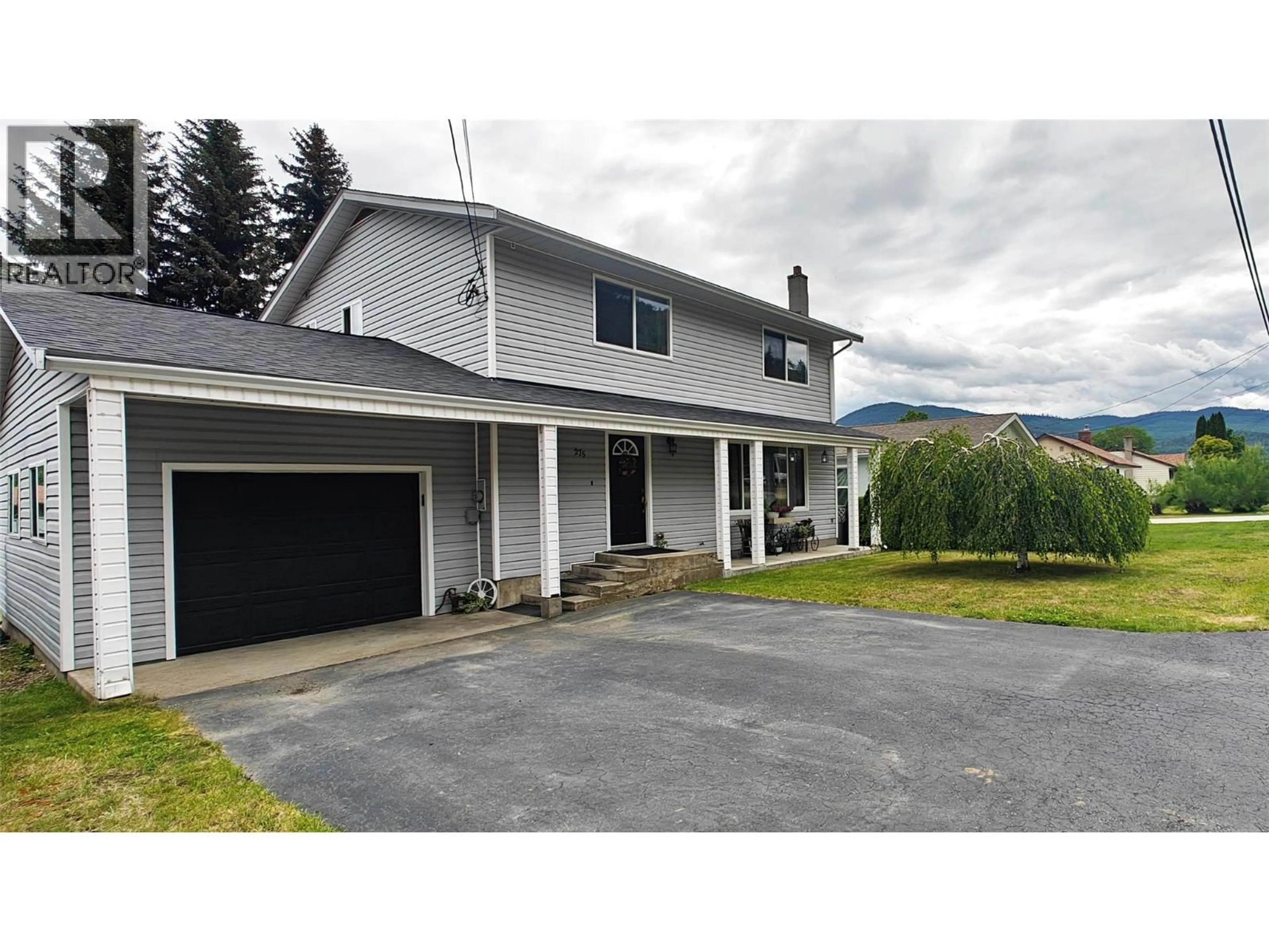 Home with vinyl exterior material, mountain view for 275 10TH AVENUE, Montrose British Columbia V0G1P0
