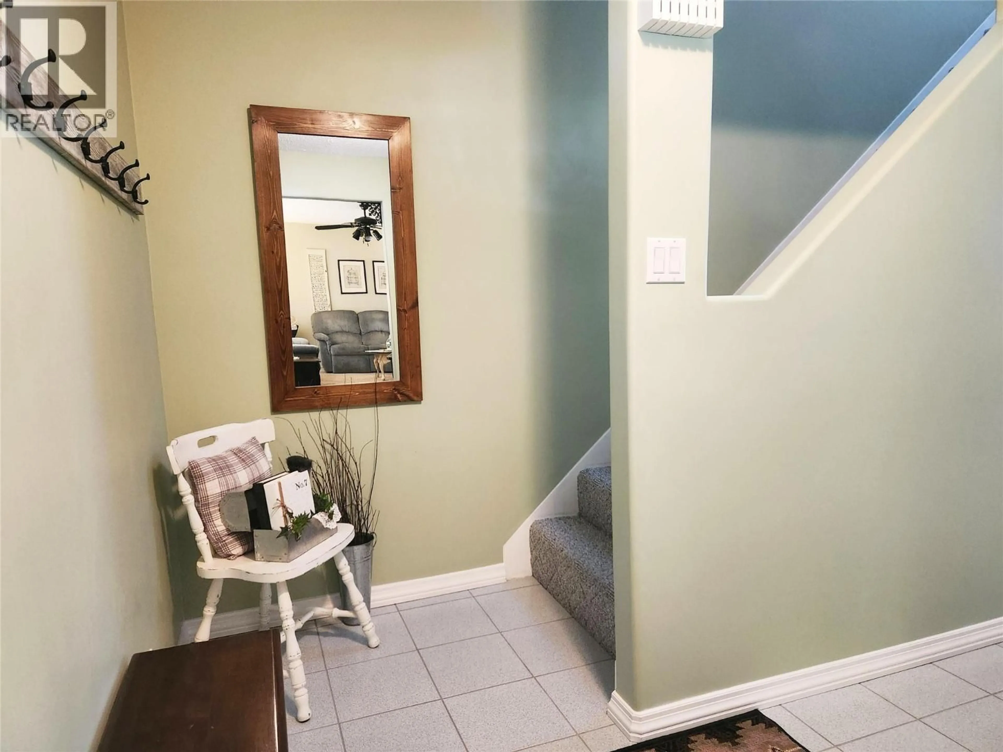 Indoor entryway for 275 10TH AVENUE, Montrose British Columbia V0G1P0