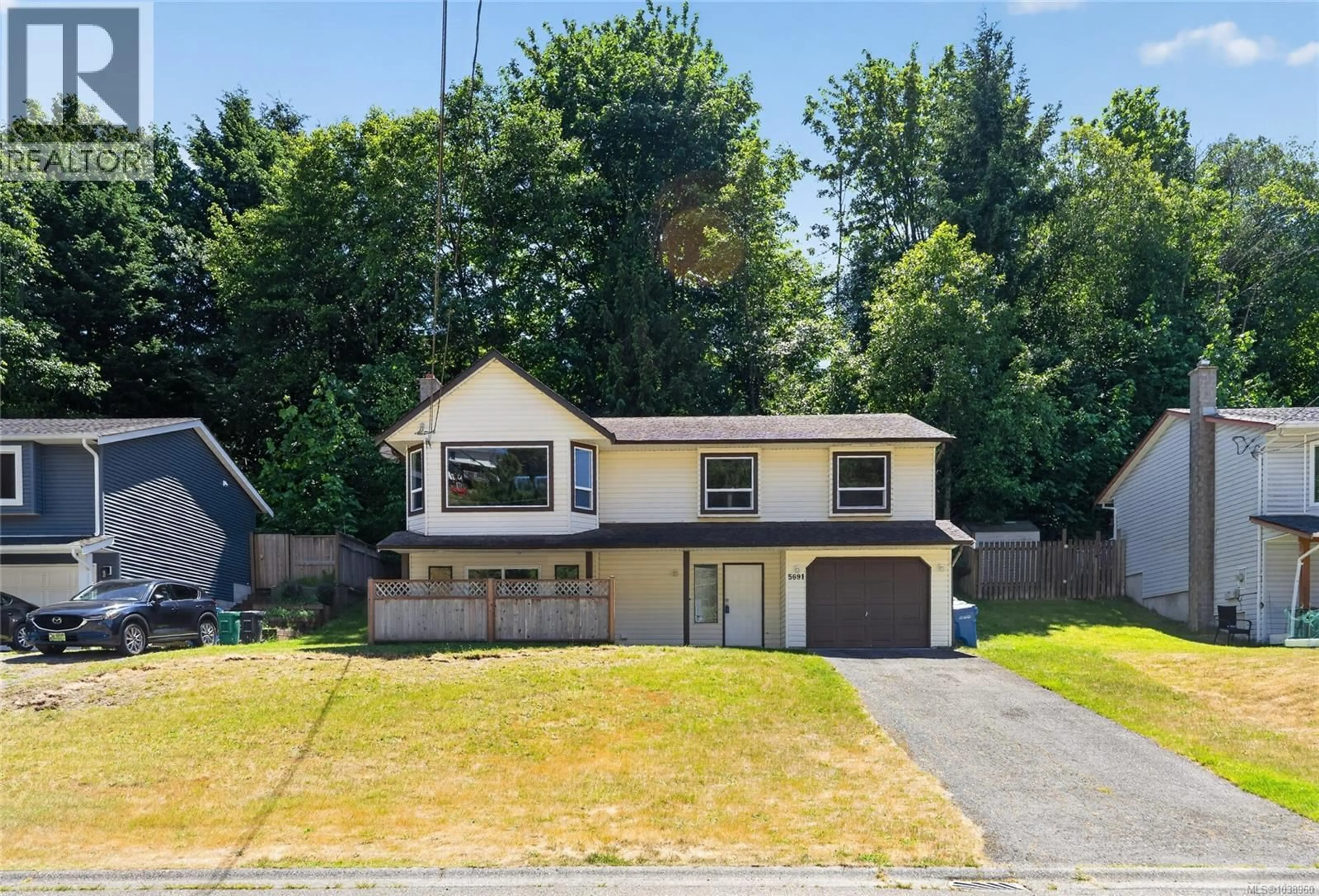 A pic from outside/outdoor area/front of a property/back of a property/a pic from drone, street for 5691 BROOKWOOD DRIVE, Nanaimo British Columbia V9T5P3