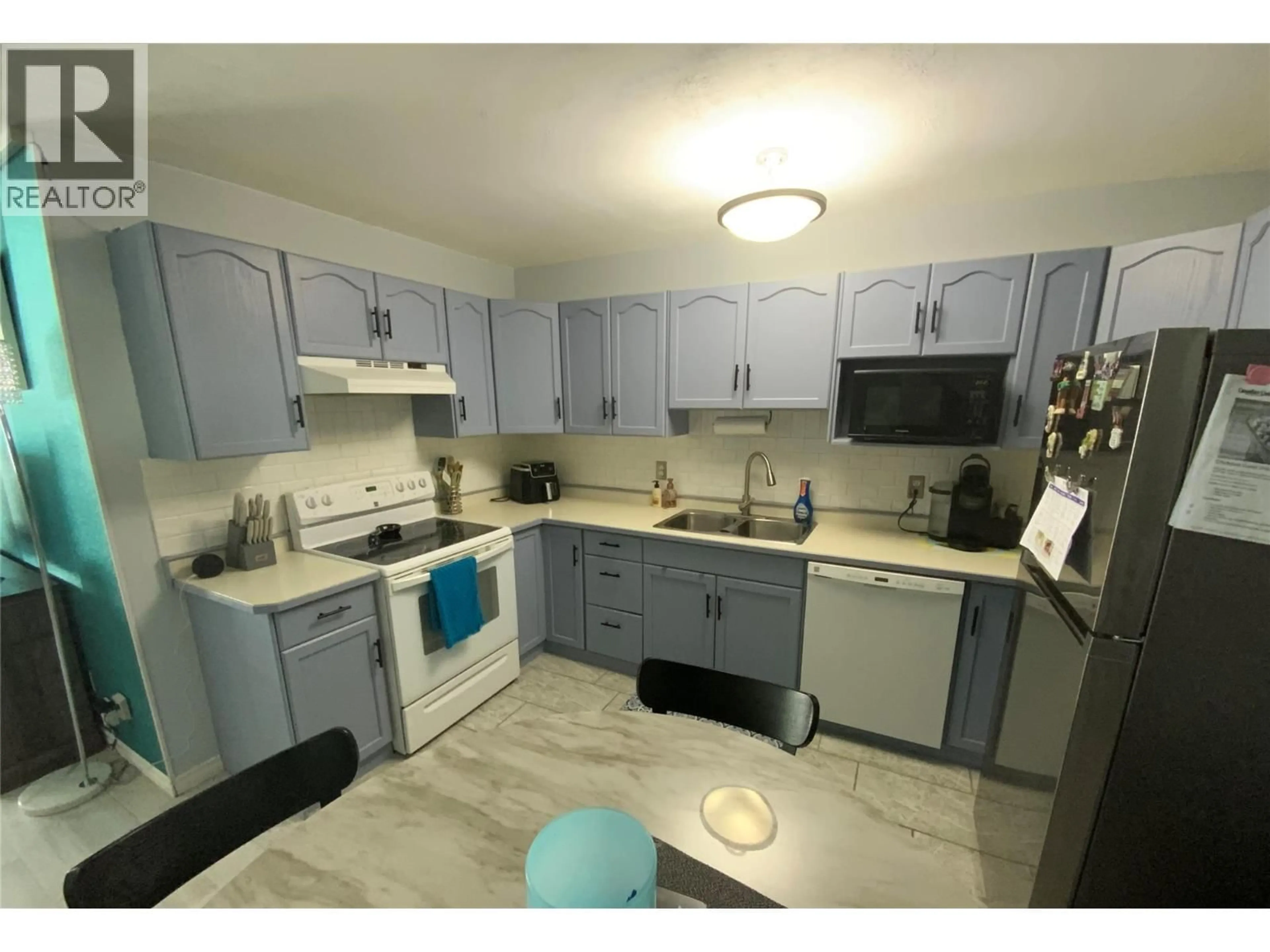 Standard kitchen, unknown for 204 - 865 MAIN STREET, Penticton British Columbia V2A5E3