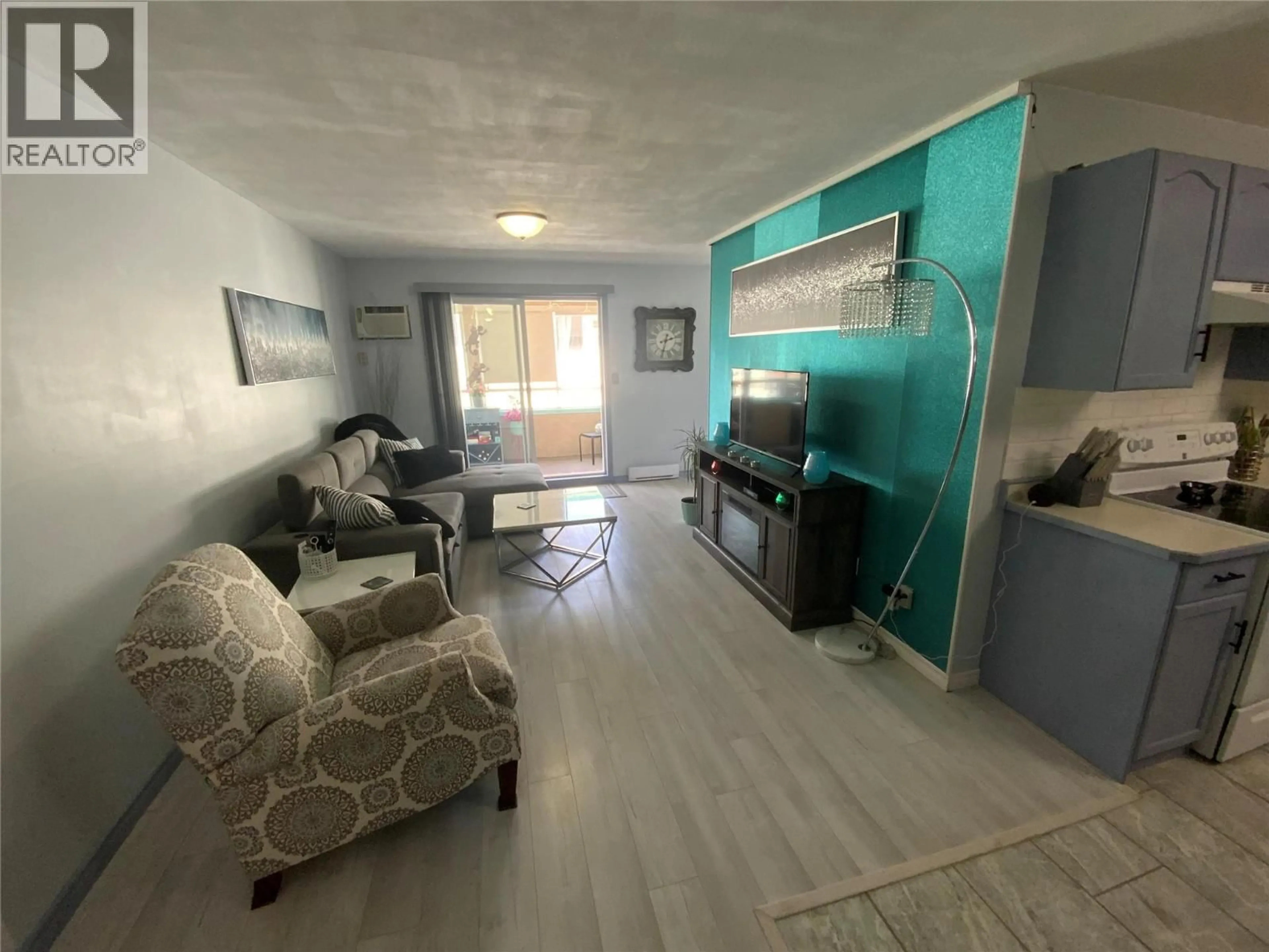 A pic of a room for 204 - 865 MAIN STREET, Penticton British Columbia V2A5E3