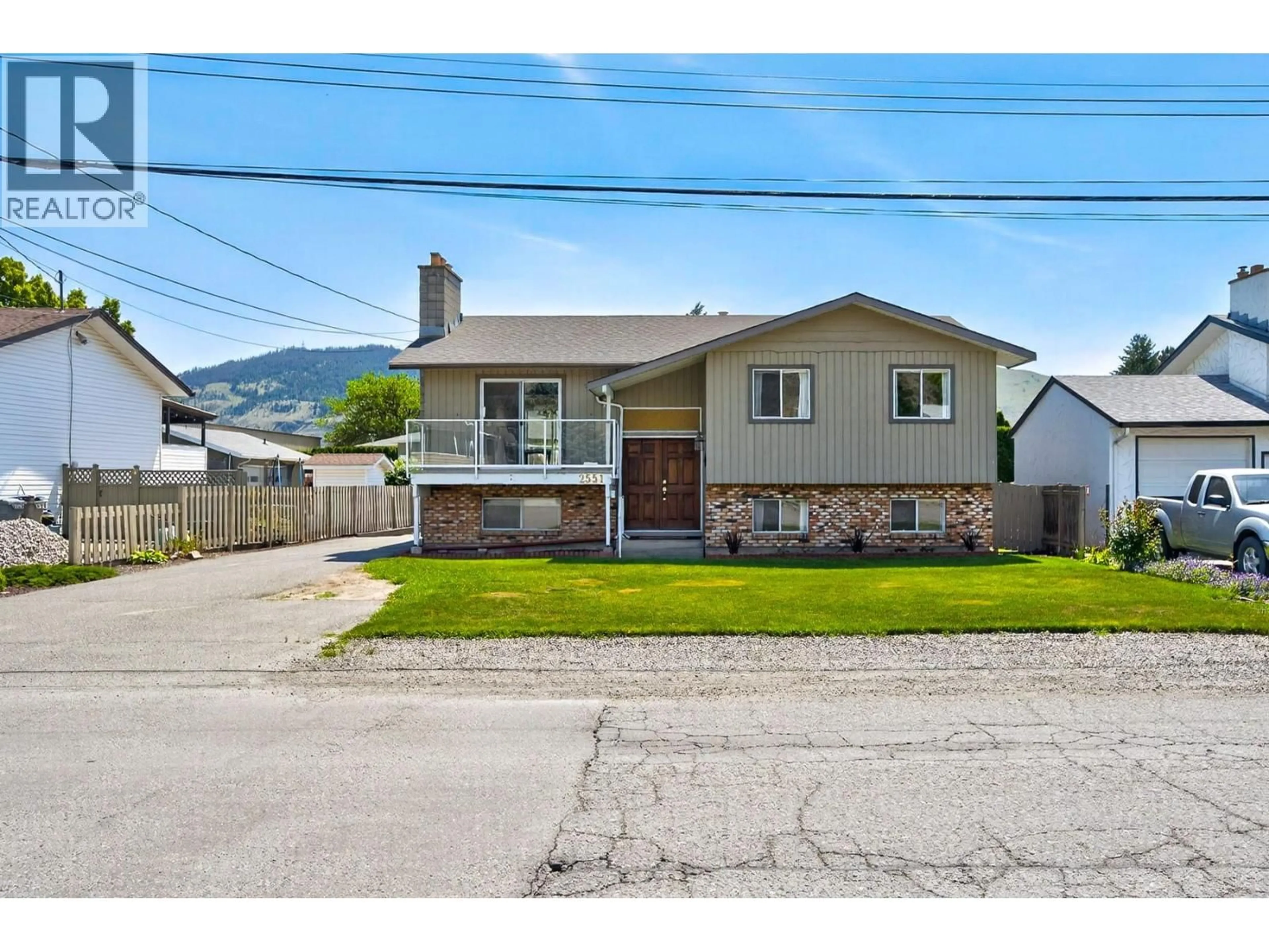 Home with vinyl exterior material, street for 2551 PARKCREST AVENUE, Kamloops British Columbia V2B4Y4