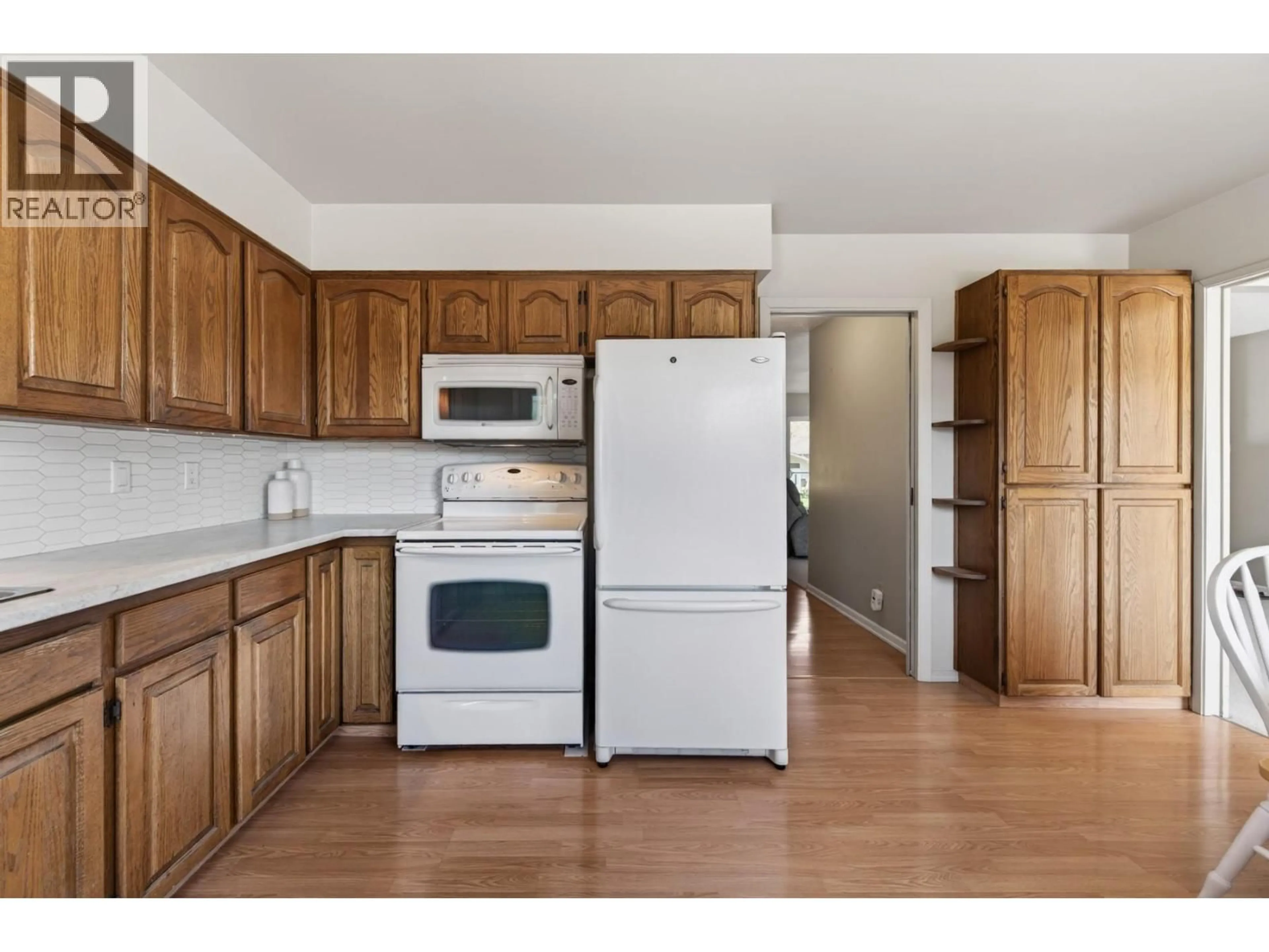 Standard kitchen, wood/laminate floor for 2551 PARKCREST AVENUE, Kamloops British Columbia V2B4Y4