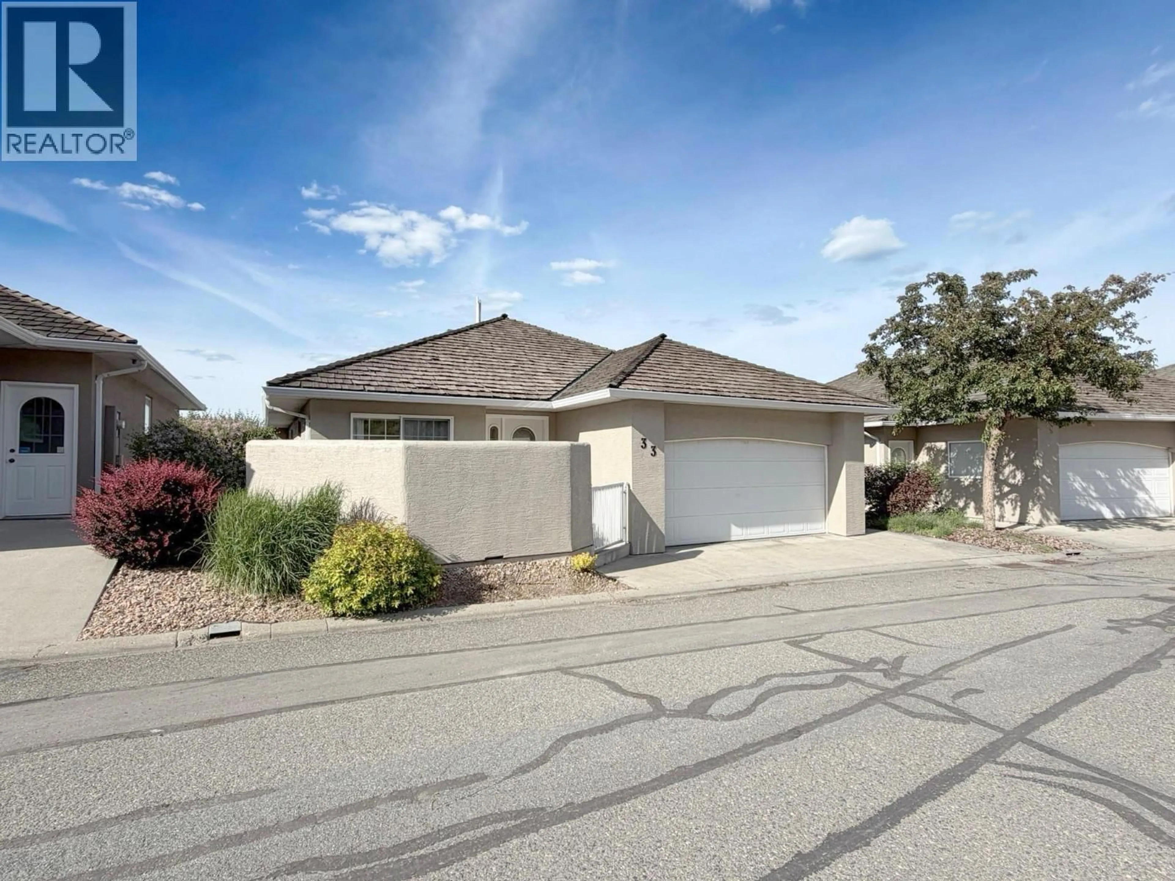 A pic from outside/outdoor area/front of a property/back of a property/a pic from drone, street for 33 - 2080 PACIFIC WAY, Kamloops British Columbia V1S1V3