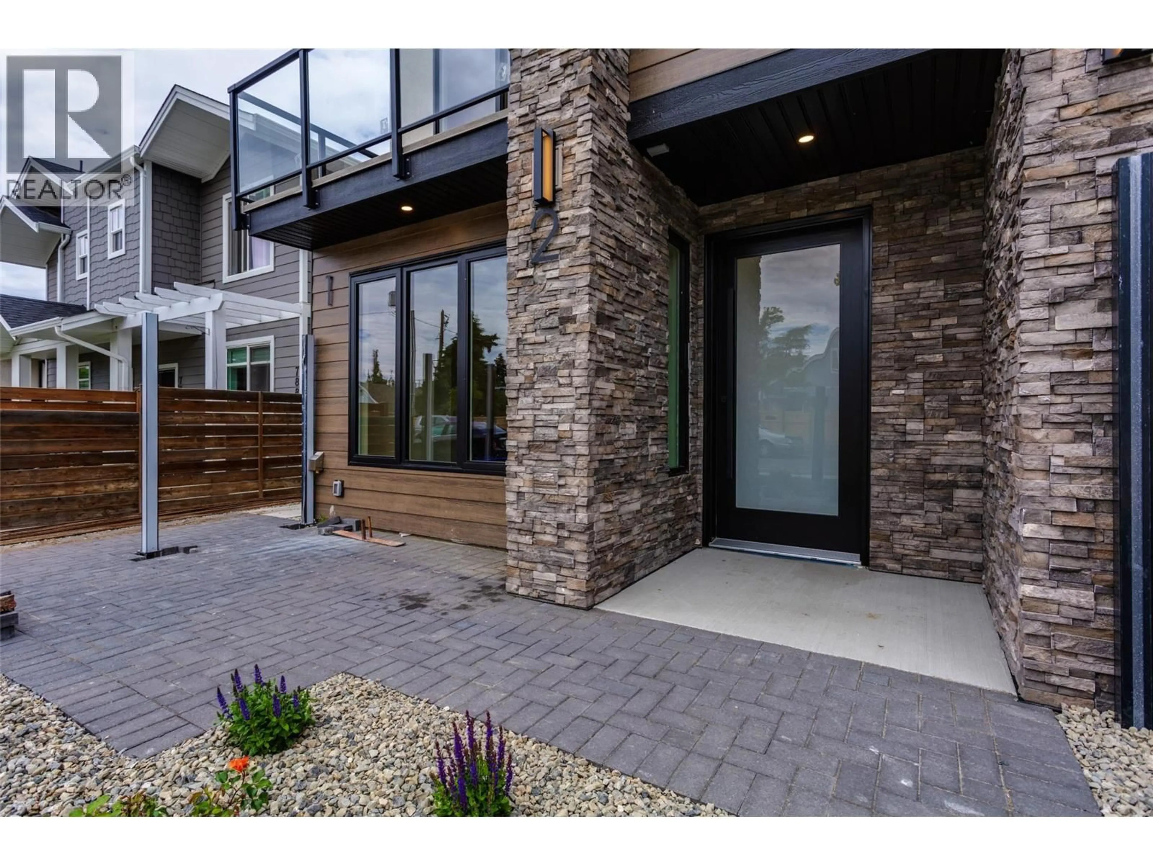 Unknown for 2 - 796 GLENWOOD AVENUE, Kelowna British Columbia V1Y5M5