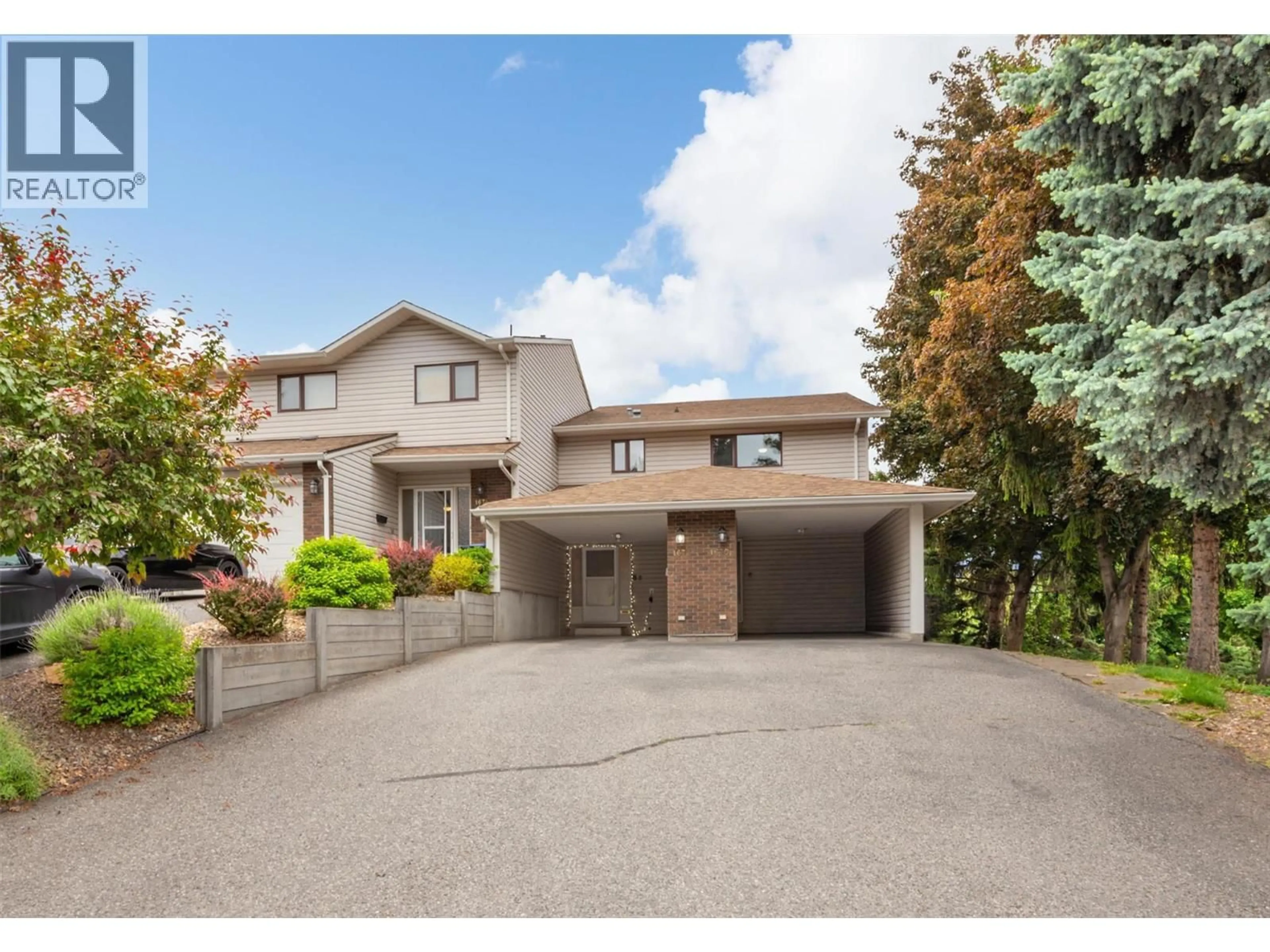A pic from outside/outdoor area/front of a property/back of a property/a pic from drone, street for 1672 THAYER COURT, Kelowna British Columbia V1Y8M2