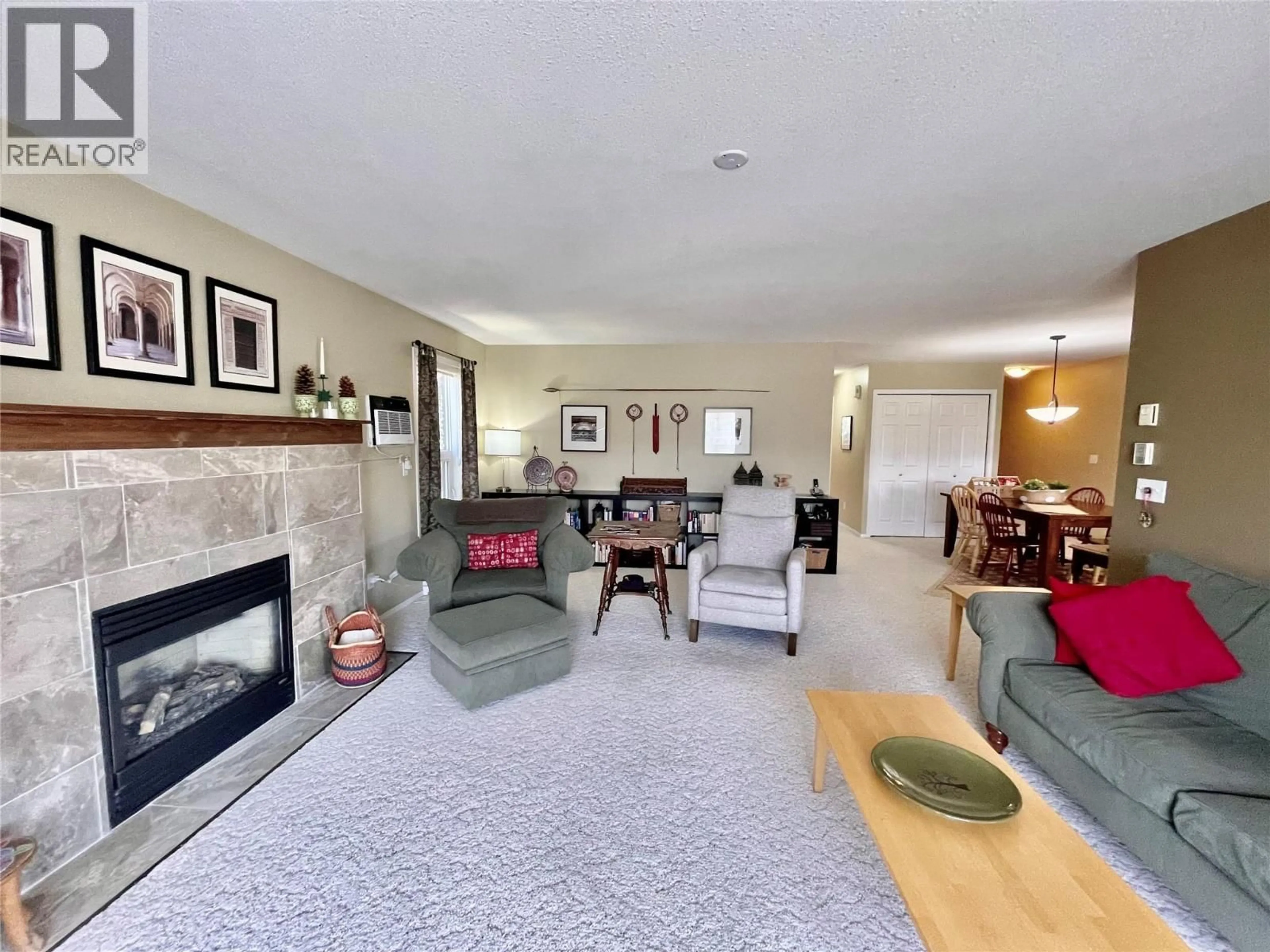 Living room with furniture, unknown for 1672 THAYER COURT, Kelowna British Columbia V1Y8M2