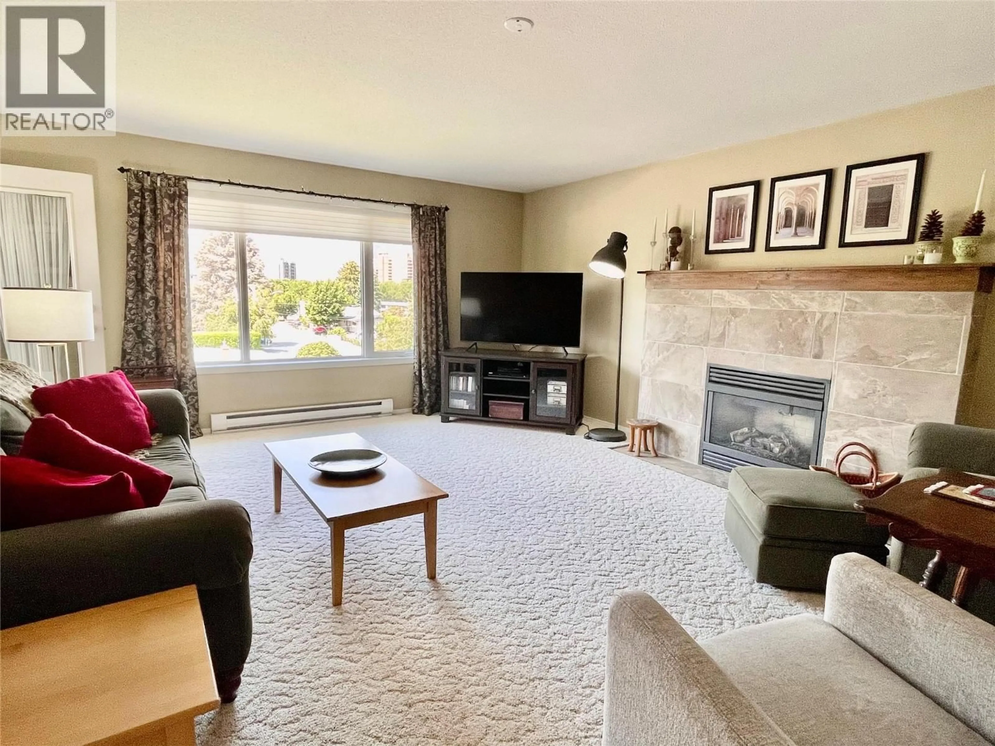 Living room with furniture, unknown for 1672 THAYER COURT, Kelowna British Columbia V1Y8M2
