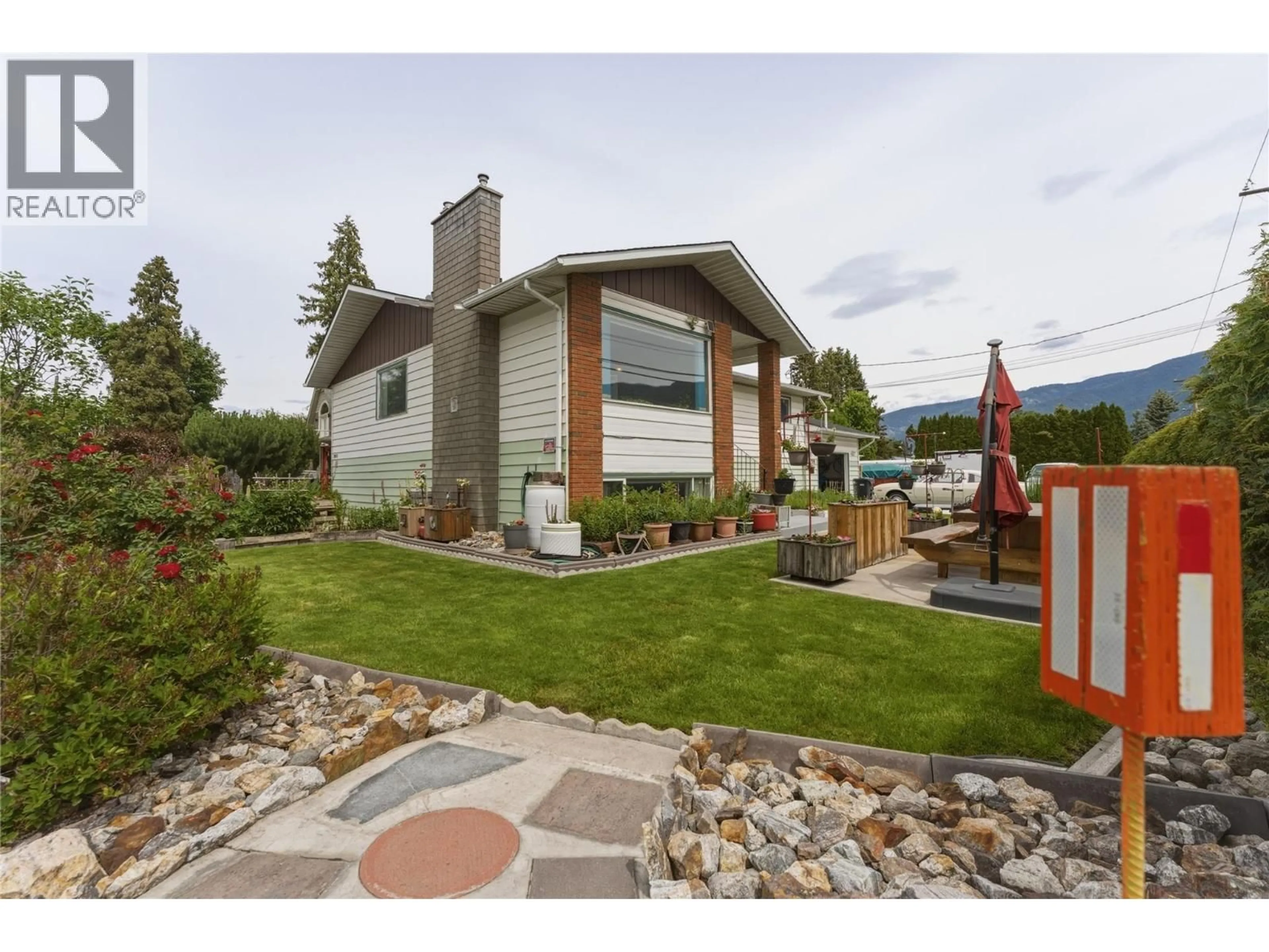 Home with vinyl exterior material, street for 2810 OKANAGAN STREET, Armstrong British Columbia V4X0A8