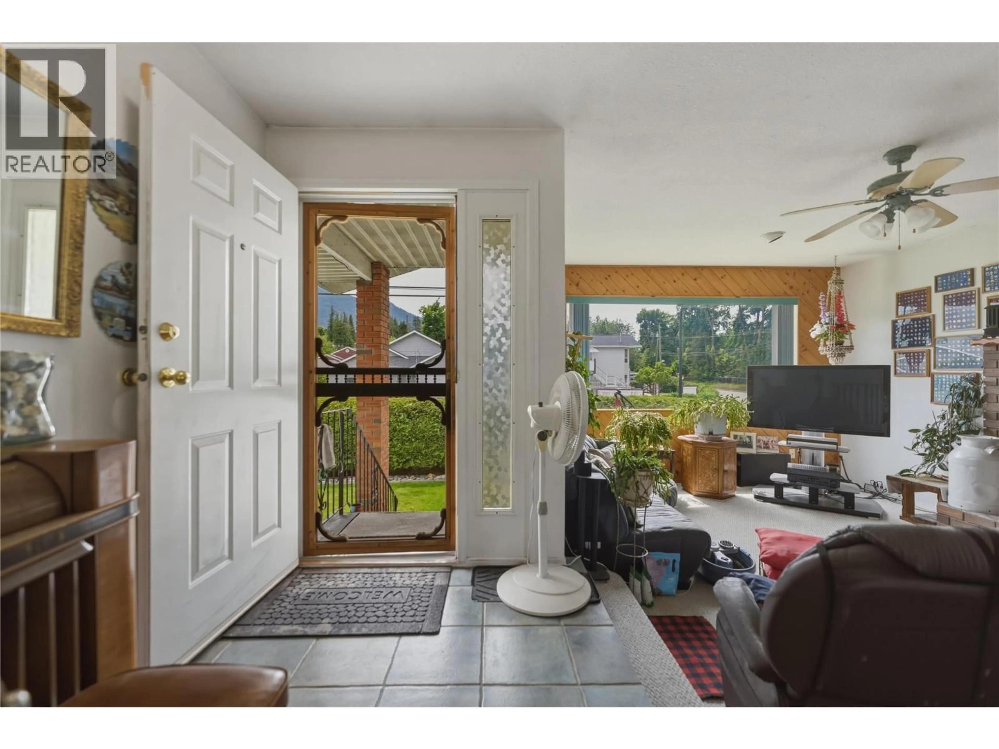 Indoor entryway for 2810 OKANAGAN STREET, Armstrong British Columbia V4X0A8