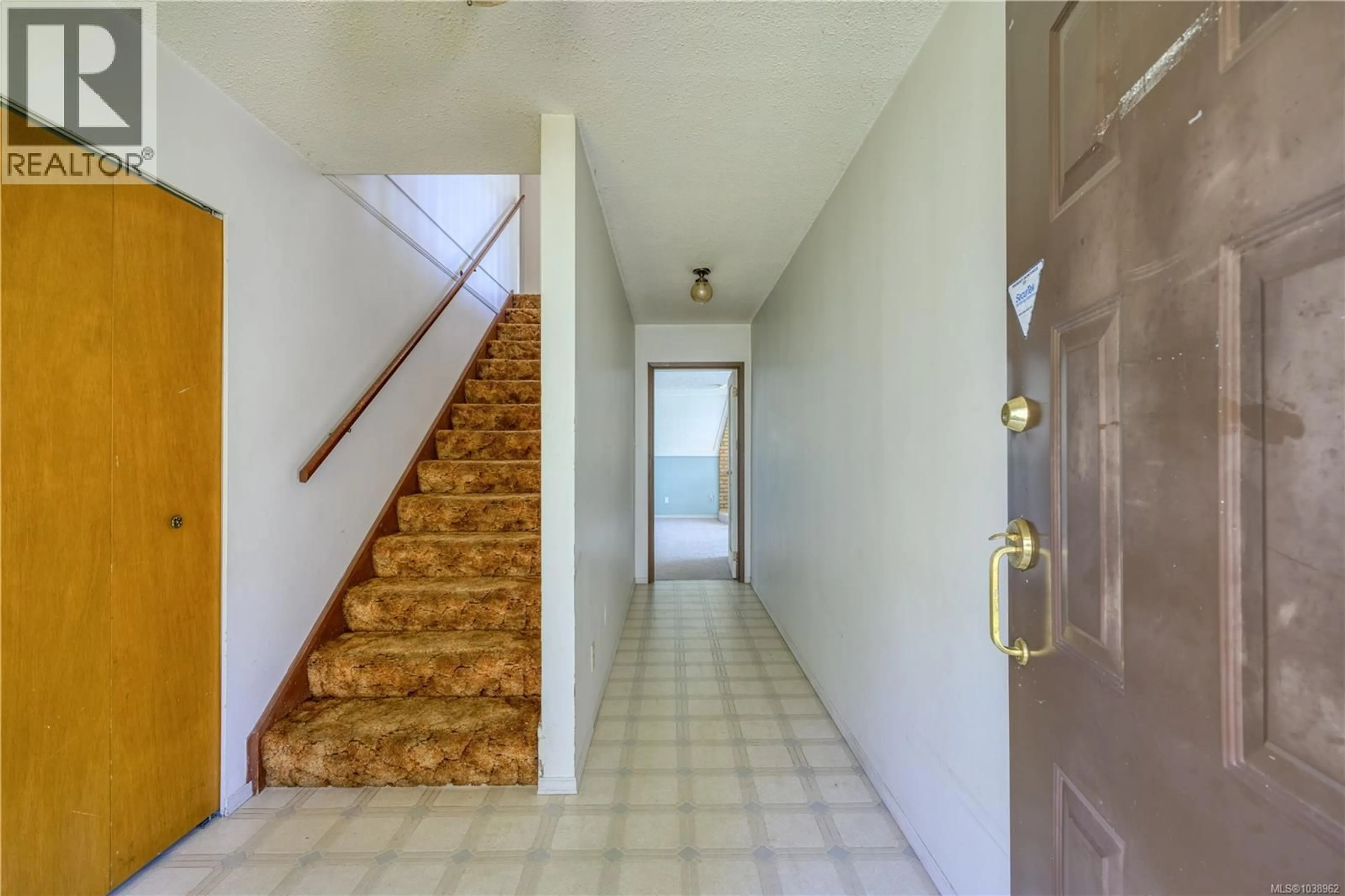 Indoor foyer for 9490 MAYORS WAY, Port Hardy British Columbia V0N2P0