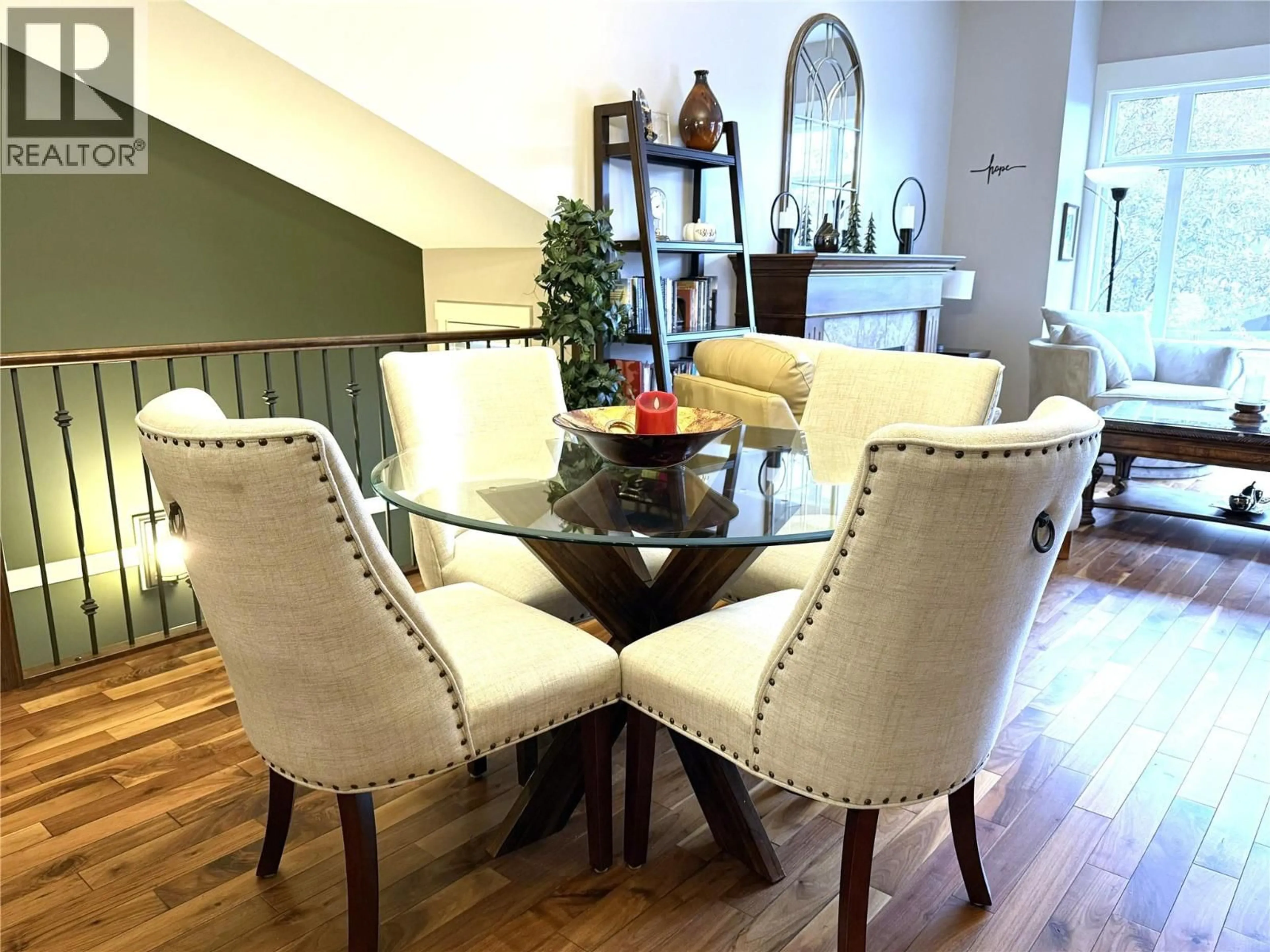 Dining room, wood/laminate floor for 1637 GOLF RIDGE WAY, Kamloops British Columbia V2H0A5