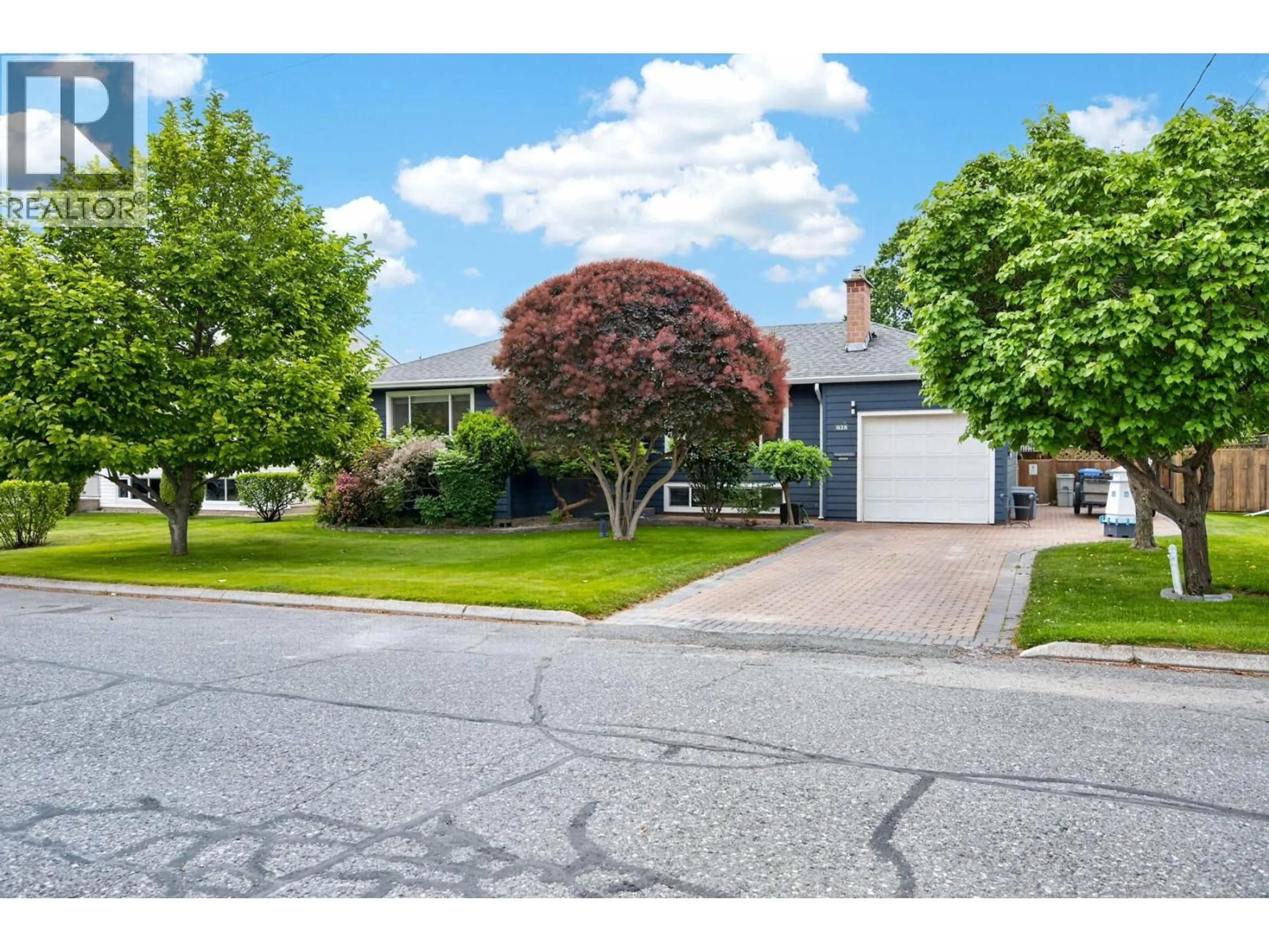 Home with vinyl exterior material, street for 625 BRANDON AVENUE, Kamloops British Columbia V2B1N5