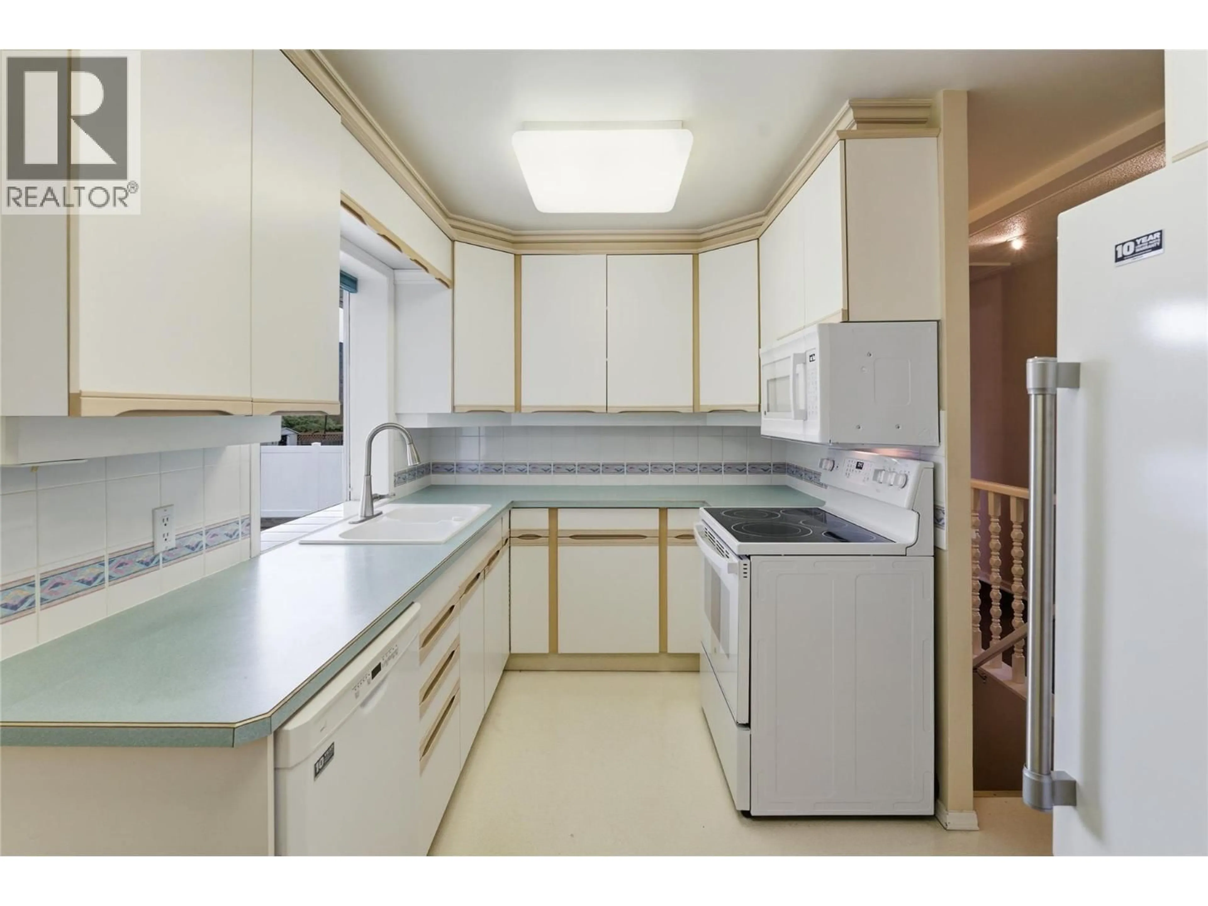 Standard kitchen, unknown for 164 MANOR PARK AVENUE, Penticton British Columbia V2A2R2