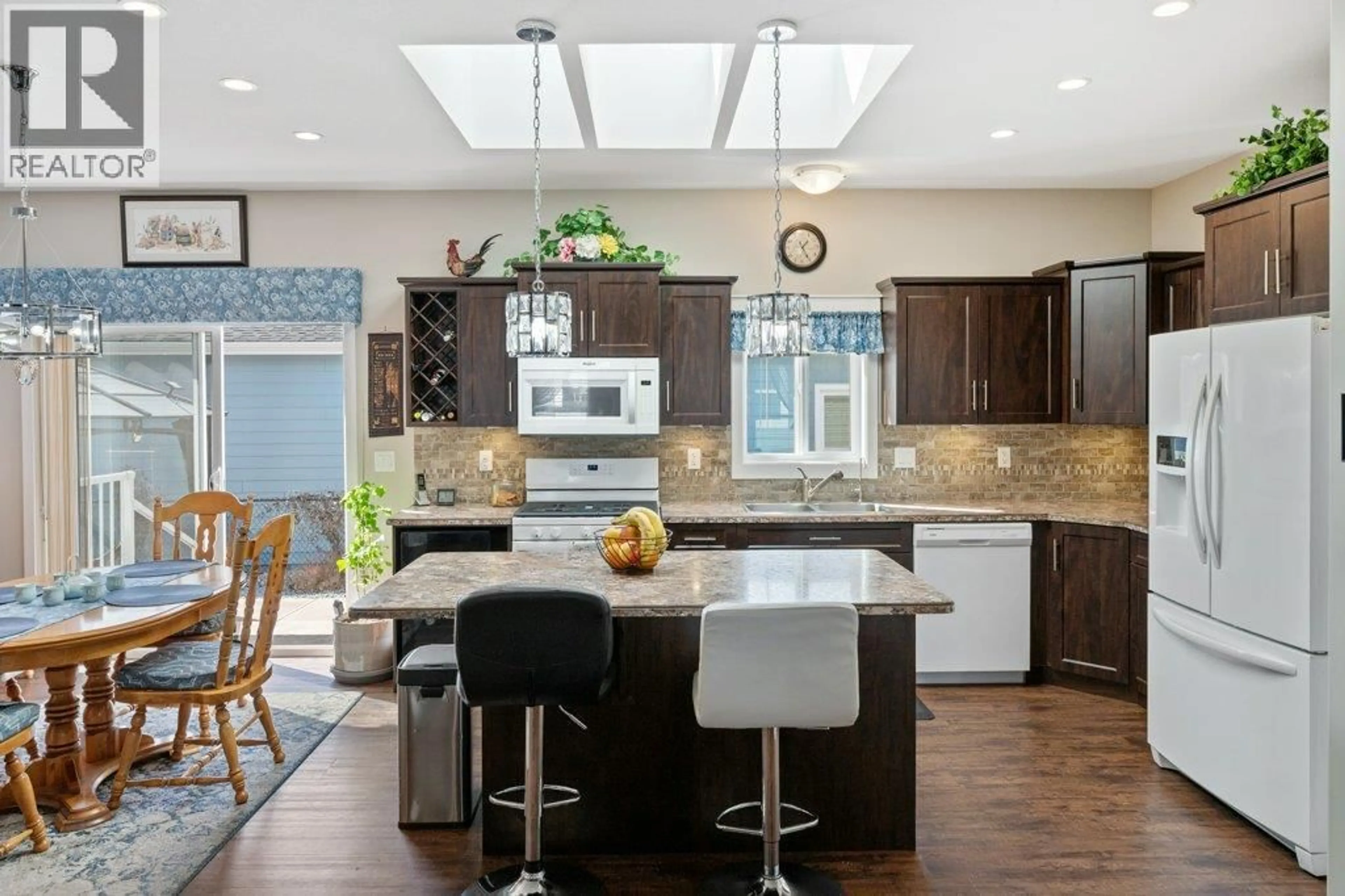 Contemporary kitchen, unknown for 122 - 8300 GALLAGHER LAKE FRONTAGE ROAD, Oliver British Columbia V0H1T2