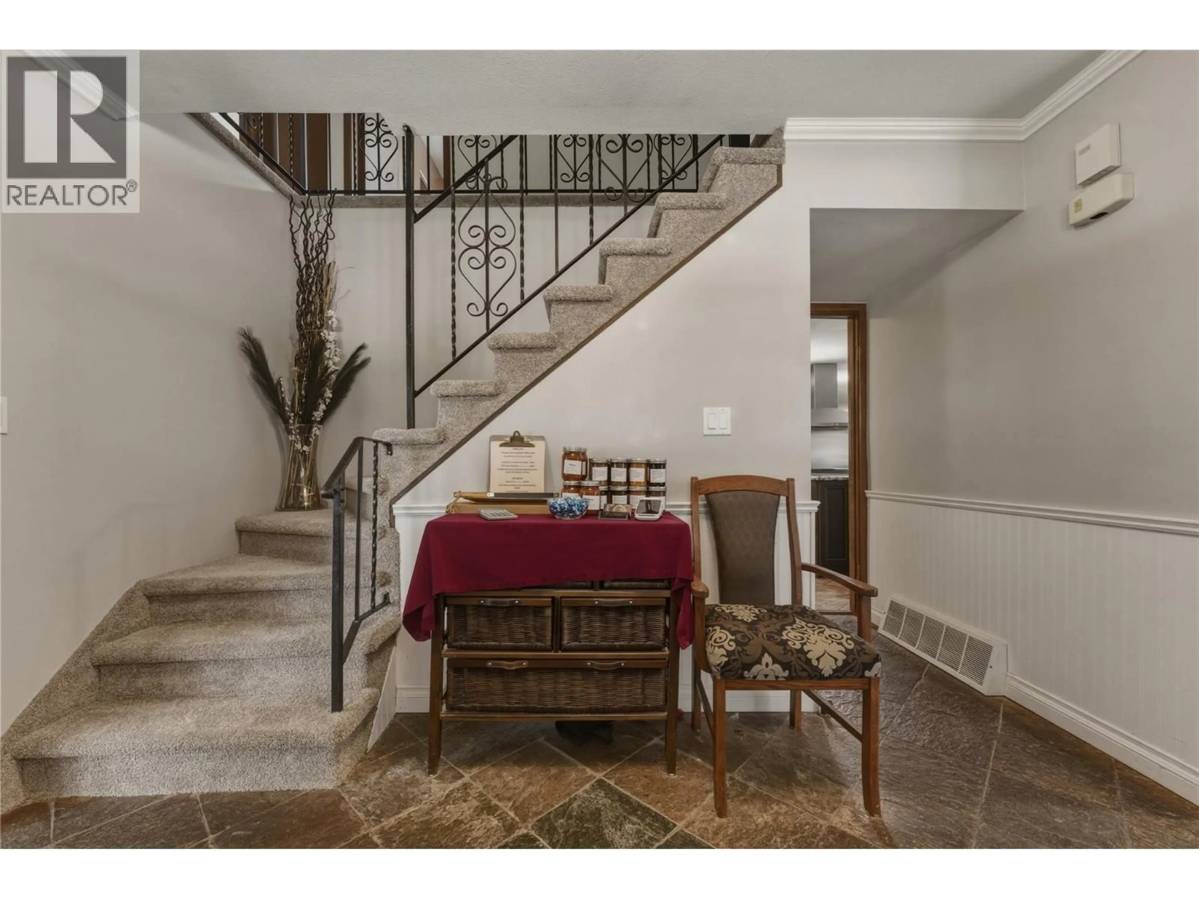 Indoor foyer for 1806 23 AVENUE, Vernon British Columbia V1T1J1