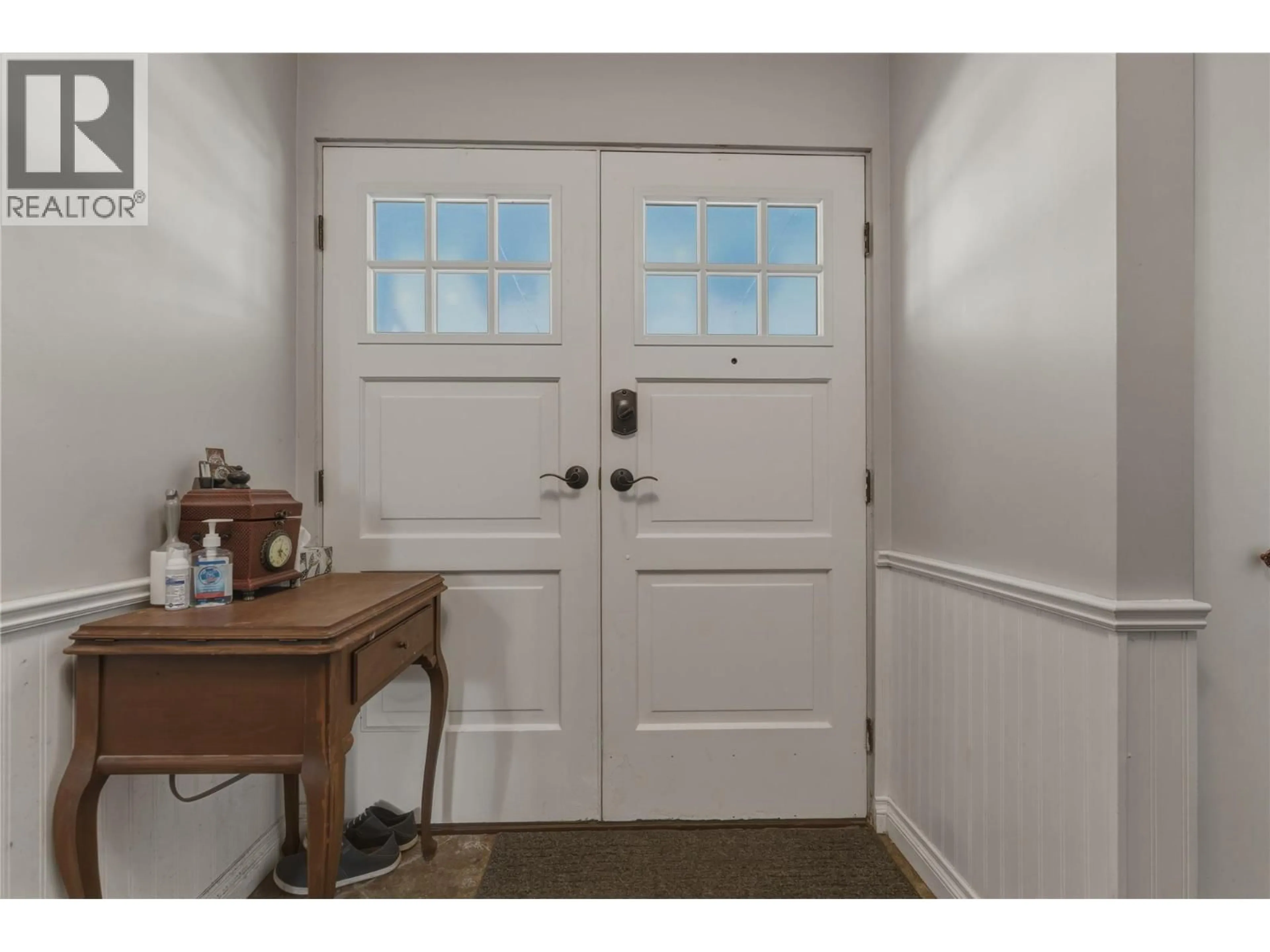Indoor entryway for 1806 23 AVENUE, Vernon British Columbia V1T1J1