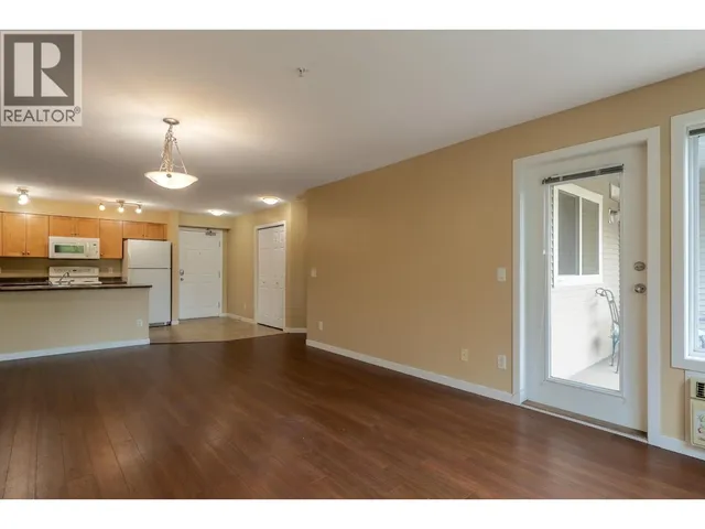 306 - 135 ZIPRICK ROAD, Kelowna 3