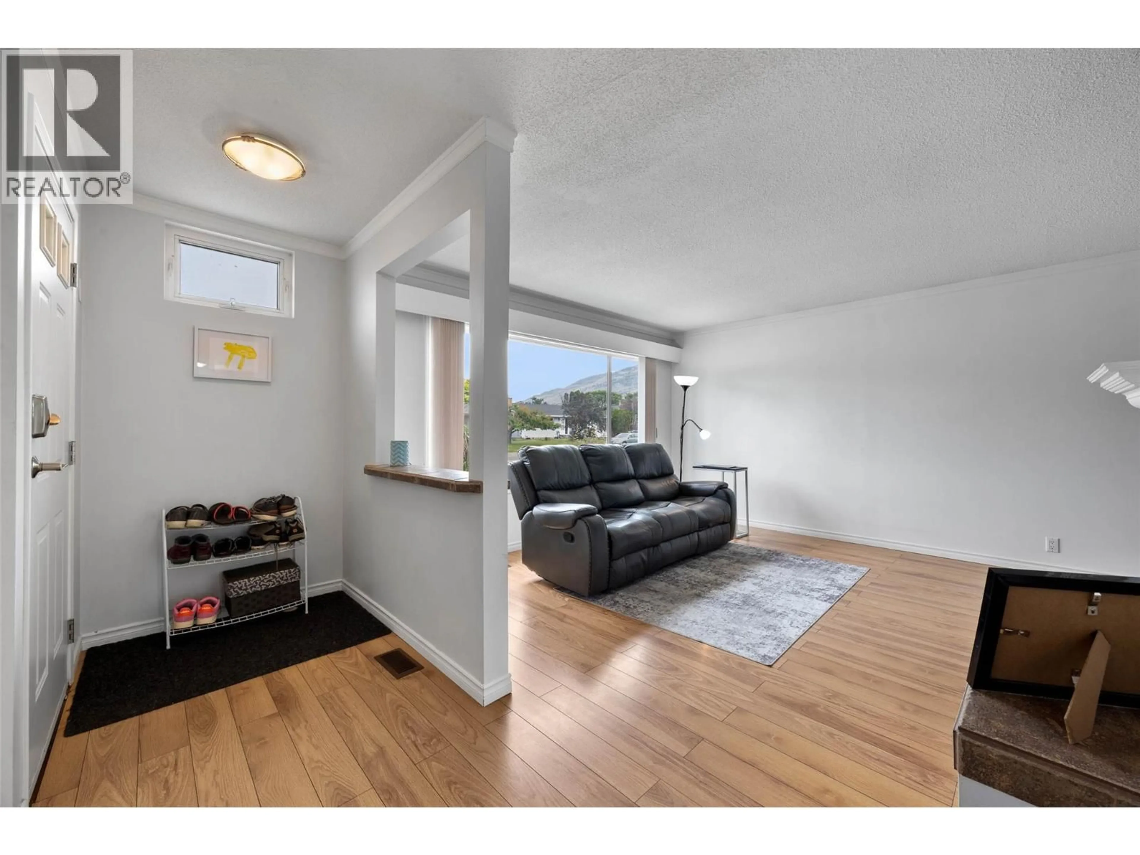 Living room with furniture, wood/laminate floor for 855 LETHBRIDGE AVENUE, Kamloops British Columbia V2B1X7
