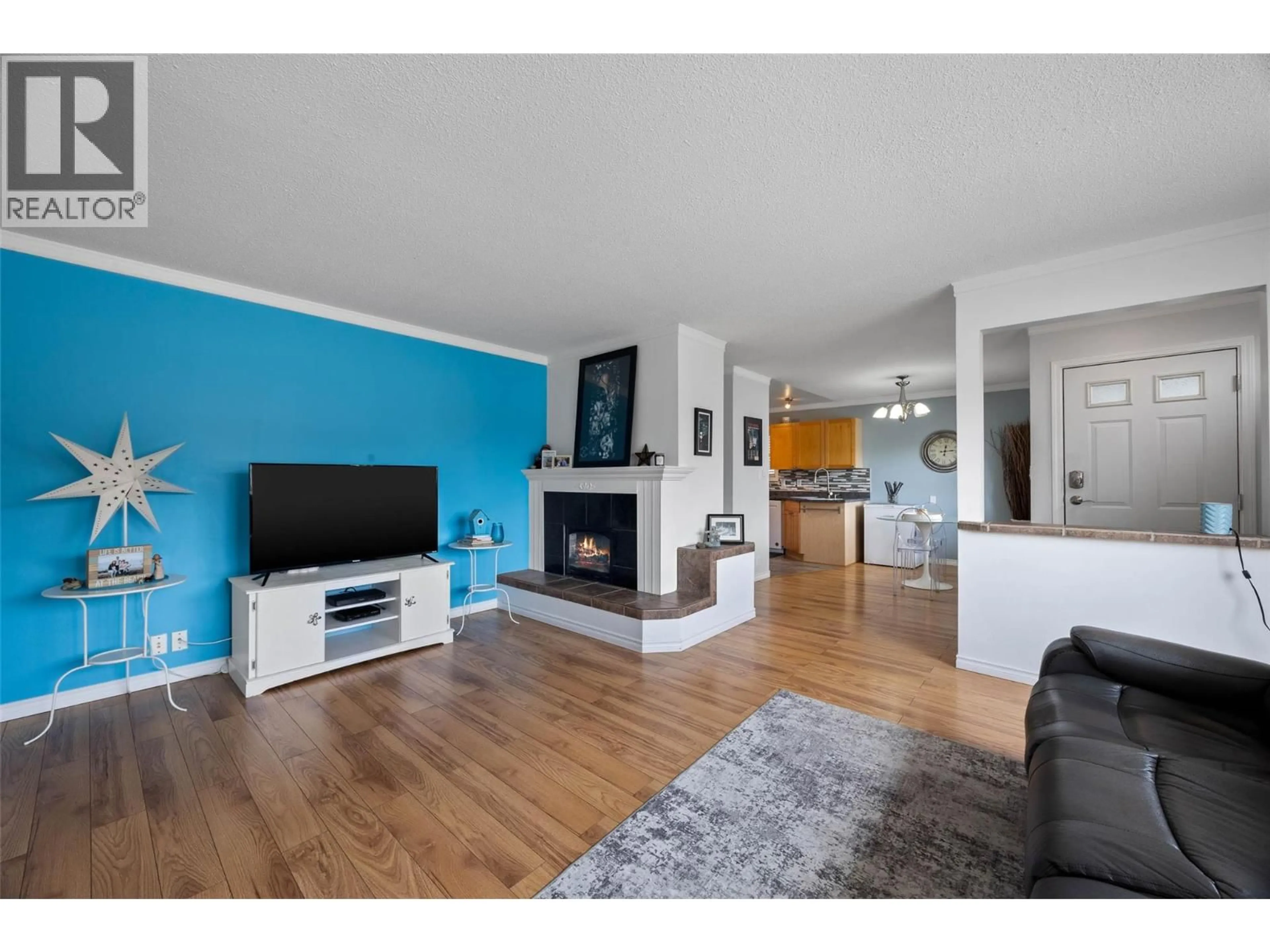 Living room with furniture, wood/laminate floor for 855 LETHBRIDGE AVENUE, Kamloops British Columbia V2B1X7