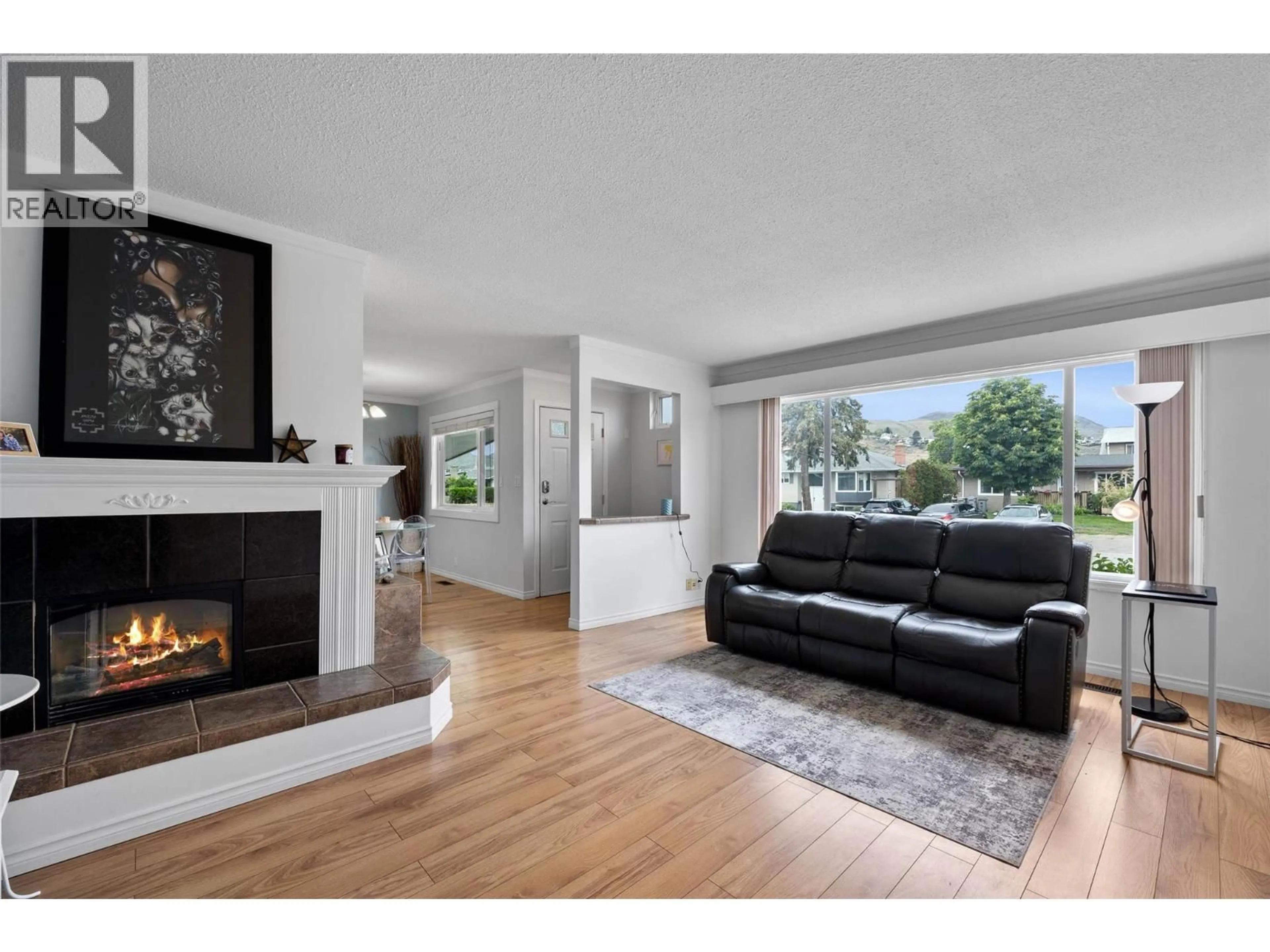 Living room with furniture, wood/laminate floor for 855 LETHBRIDGE AVENUE, Kamloops British Columbia V2B1X7