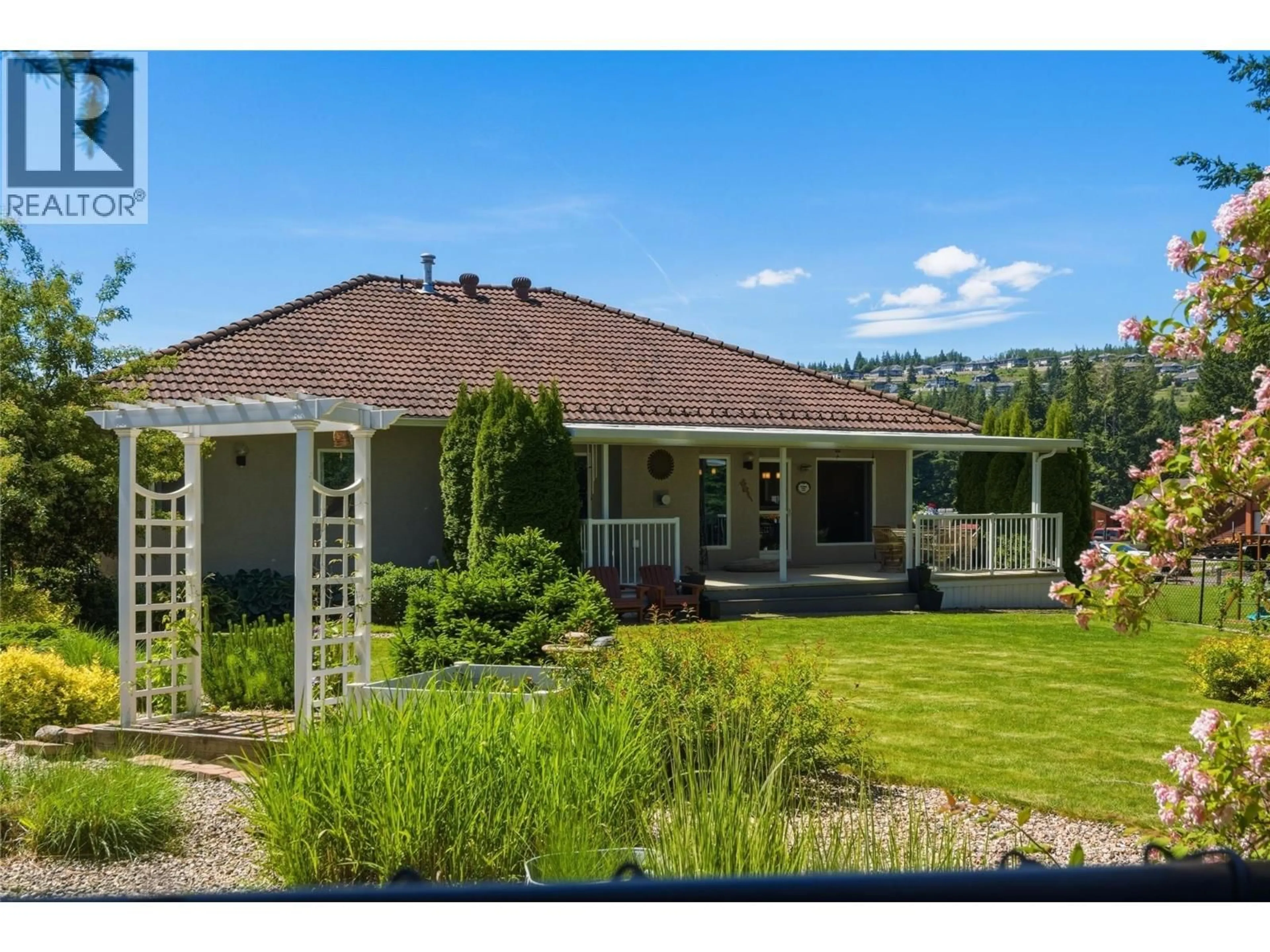 Home with vinyl exterior material, unknown for 2642 GOLF VIEW PLACE, Blind Bay British Columbia V0E1H2