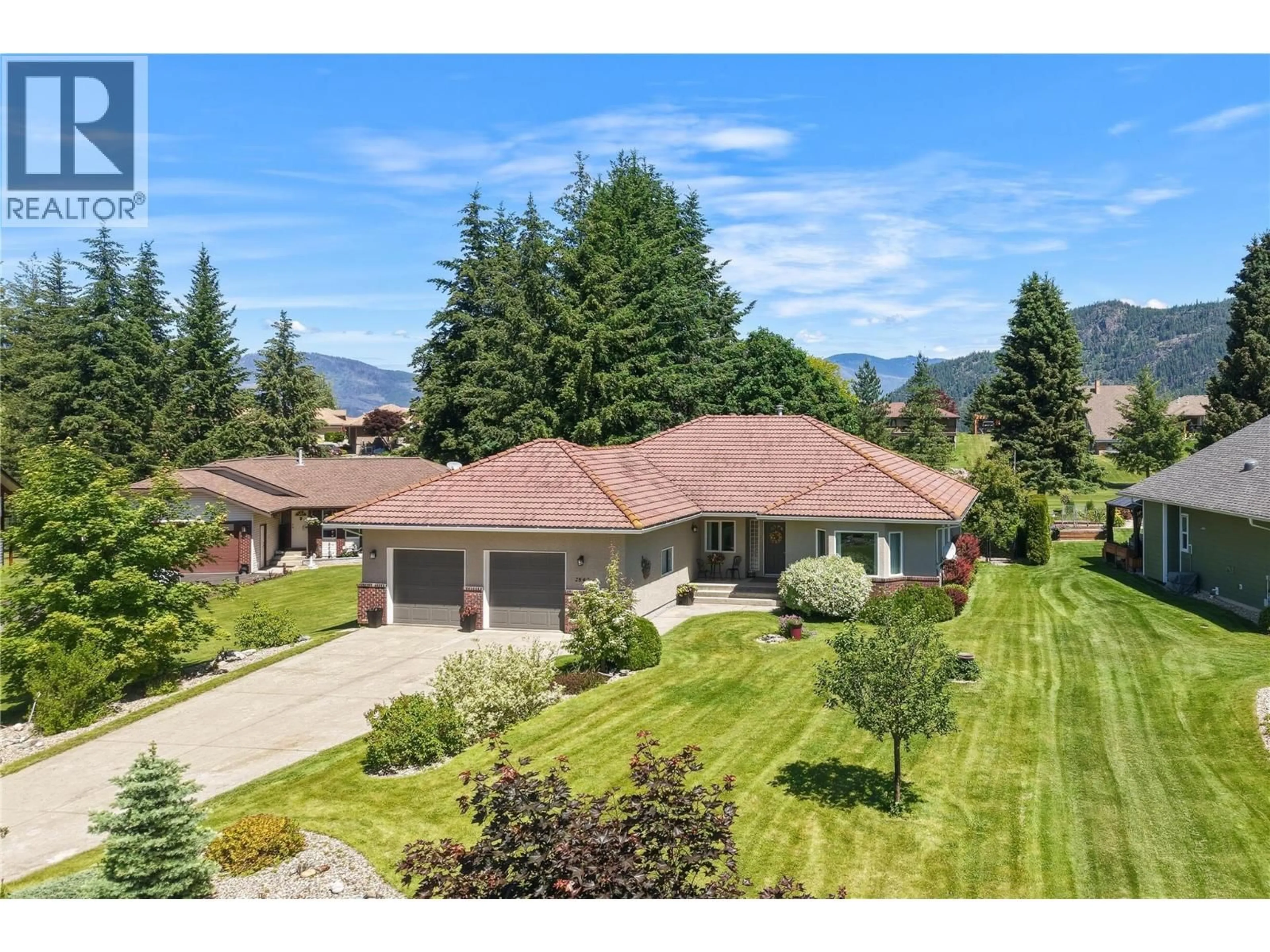 A pic from outside/outdoor area/front of a property/back of a property/a pic from drone, mountain view for 2642 GOLF VIEW PLACE, Blind Bay British Columbia V0E1H2
