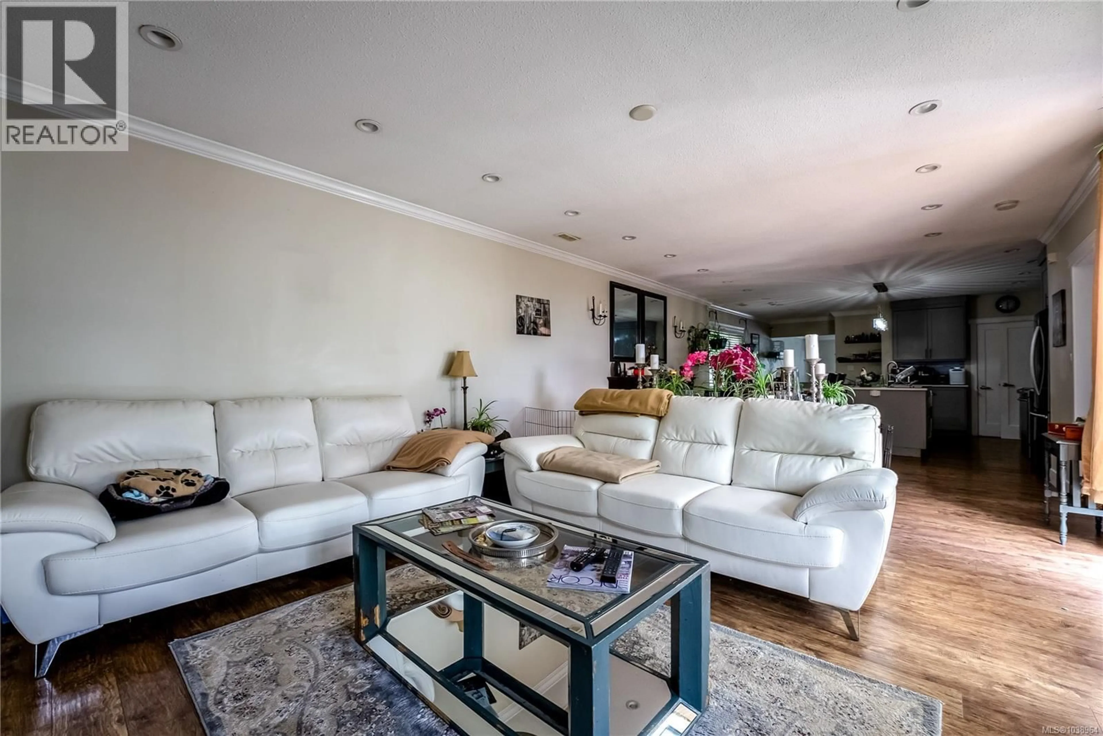 Living room with furniture, unknown for 1661 FREEMAN AVENUE, Saanich British Columbia V8P1P5