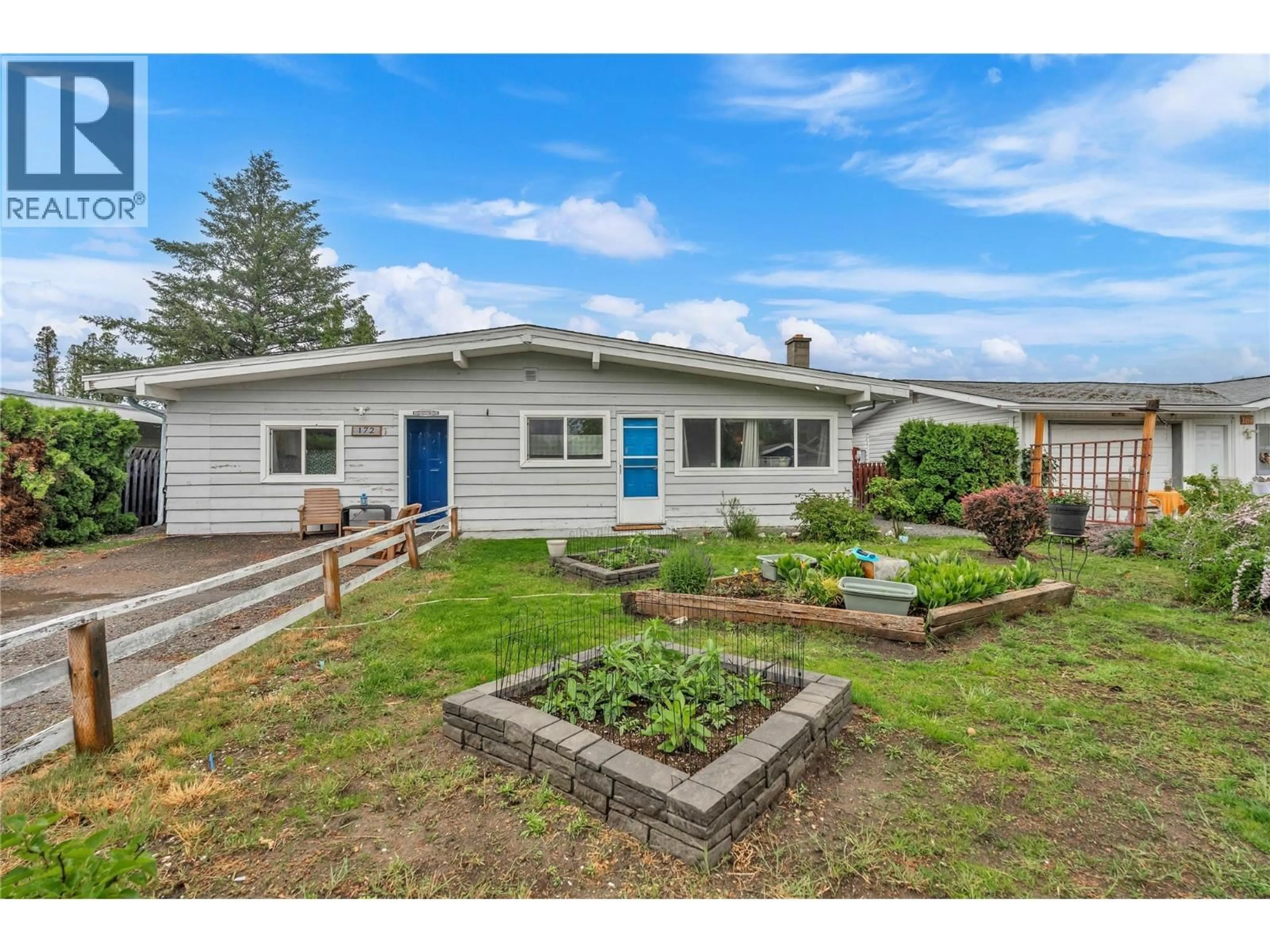 Home with vinyl exterior material, street for 172 MCGOWAN ROAD, Oliver British Columbia V0H1T2