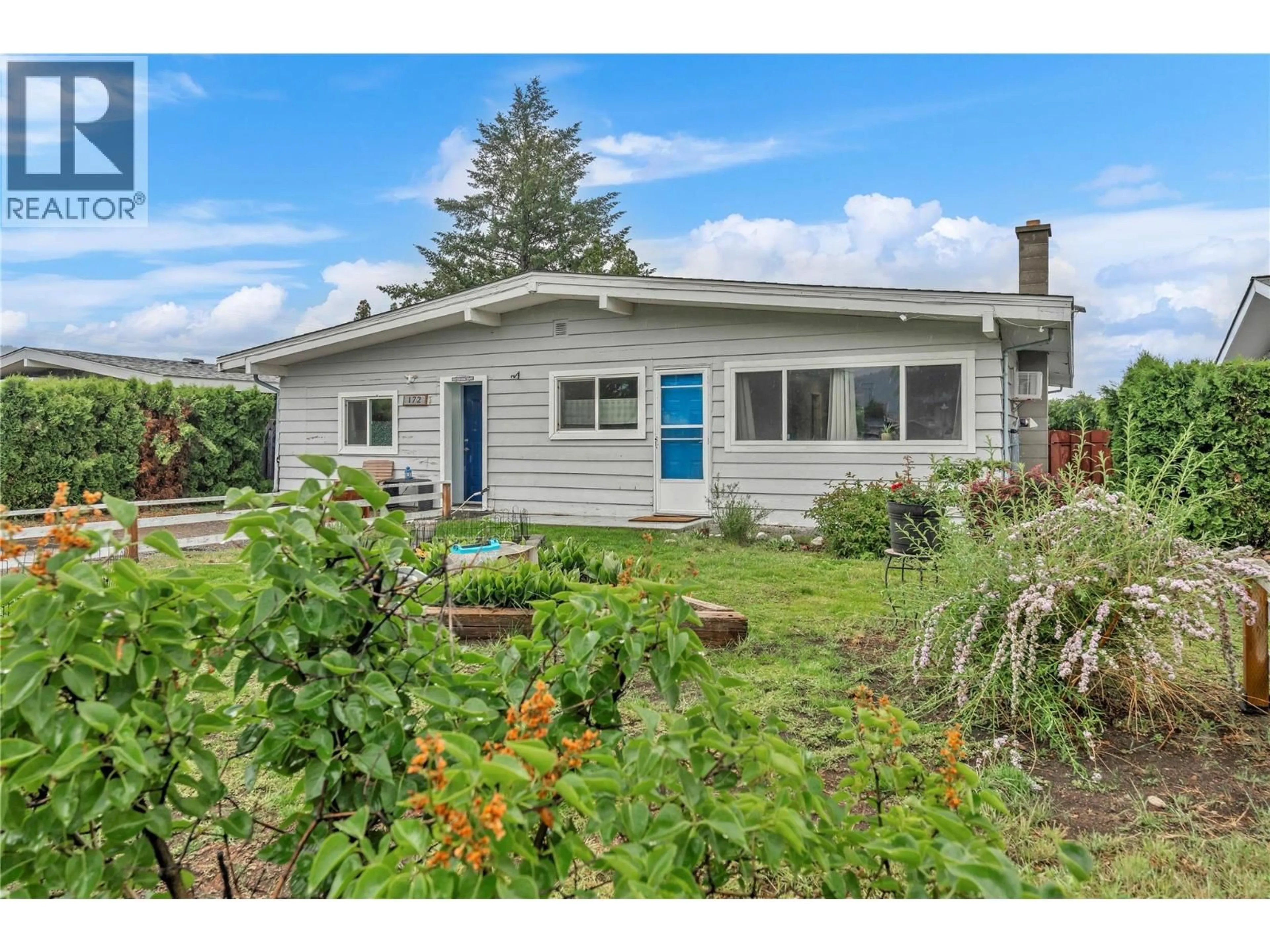 Home with vinyl exterior material, street for 172 MCGOWAN ROAD, Oliver British Columbia V0H1T2