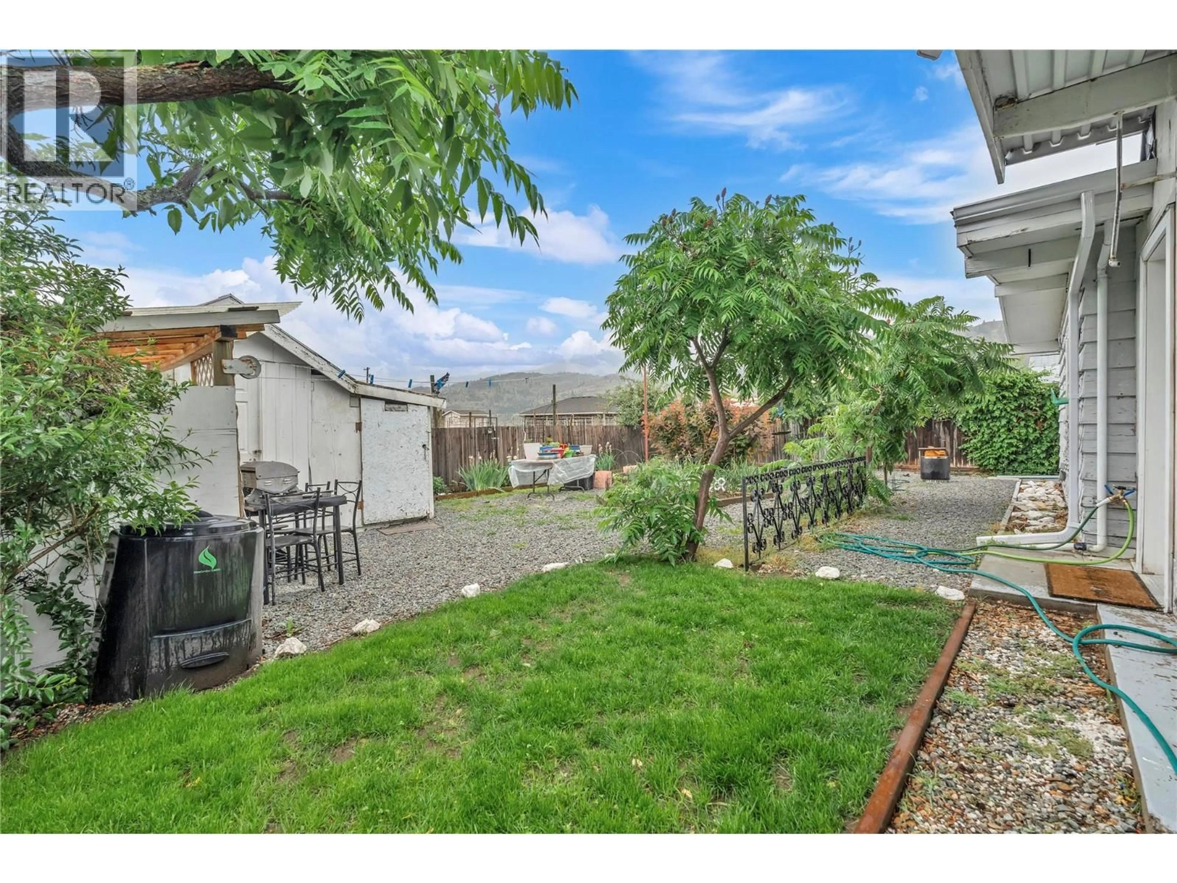 Patio, street for 172 MCGOWAN ROAD, Oliver British Columbia V0H1T2