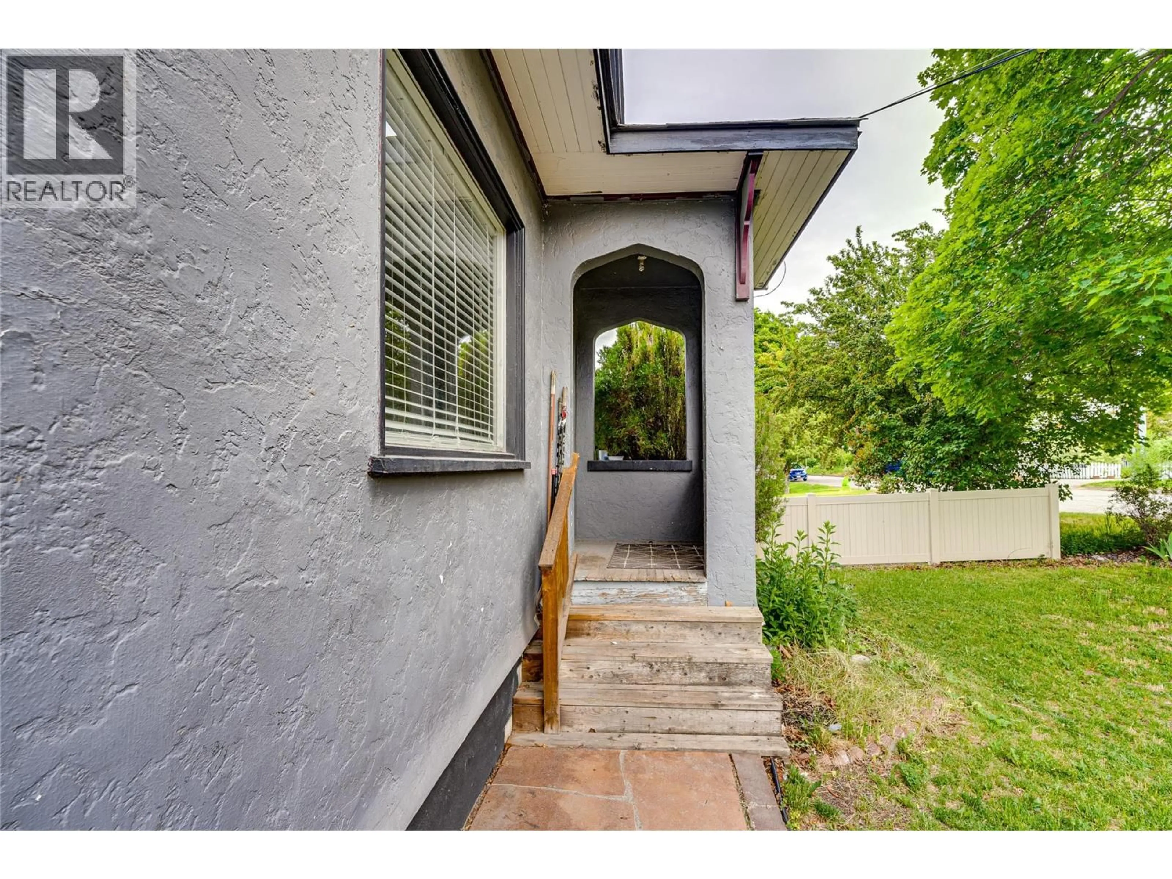 Indoor entryway for 3202 26 STREET, Vernon British Columbia V1T4V3