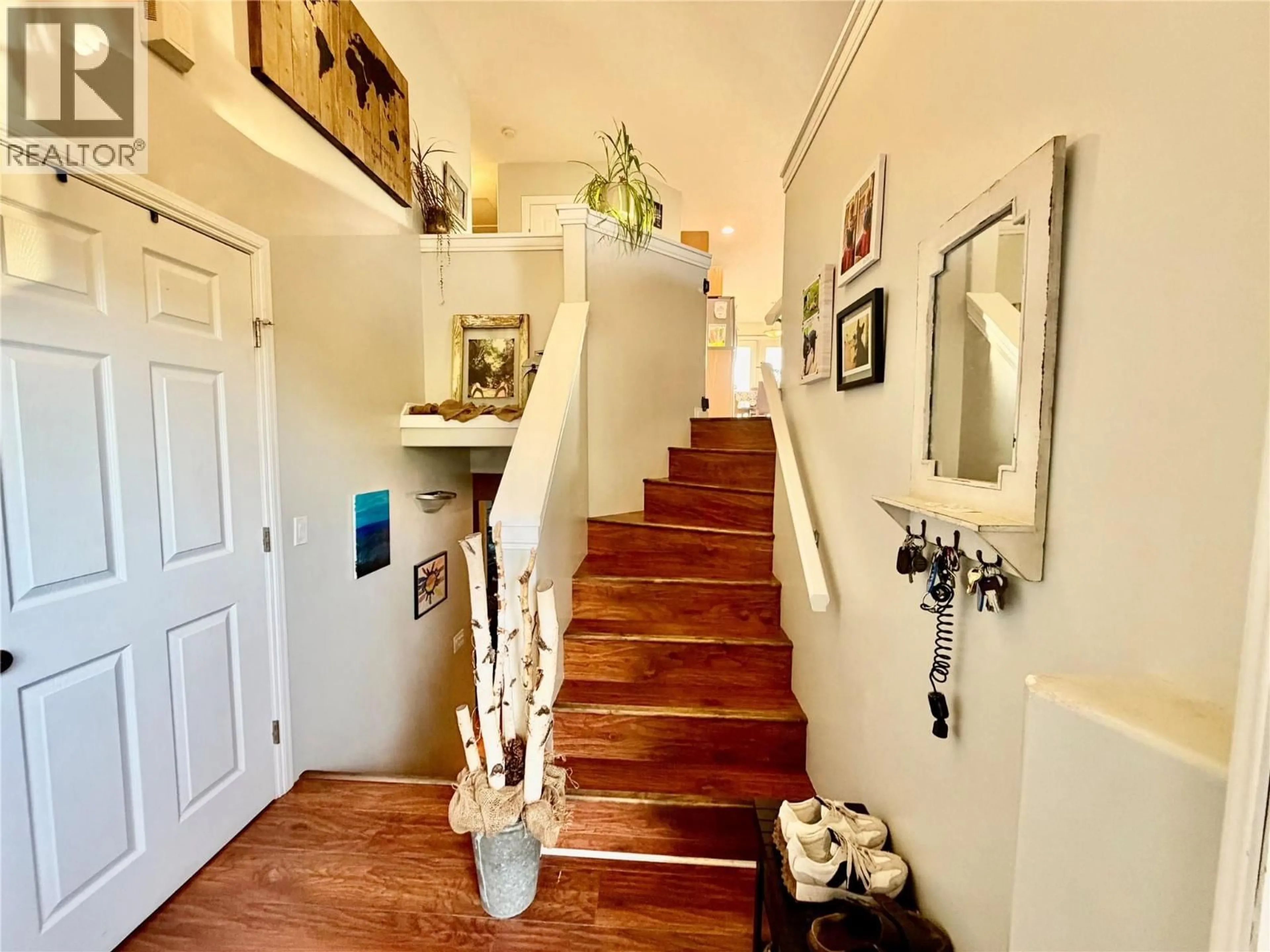 Indoor foyer for 9005 19 STREET, Dawson Creek British Columbia V1G4E3
