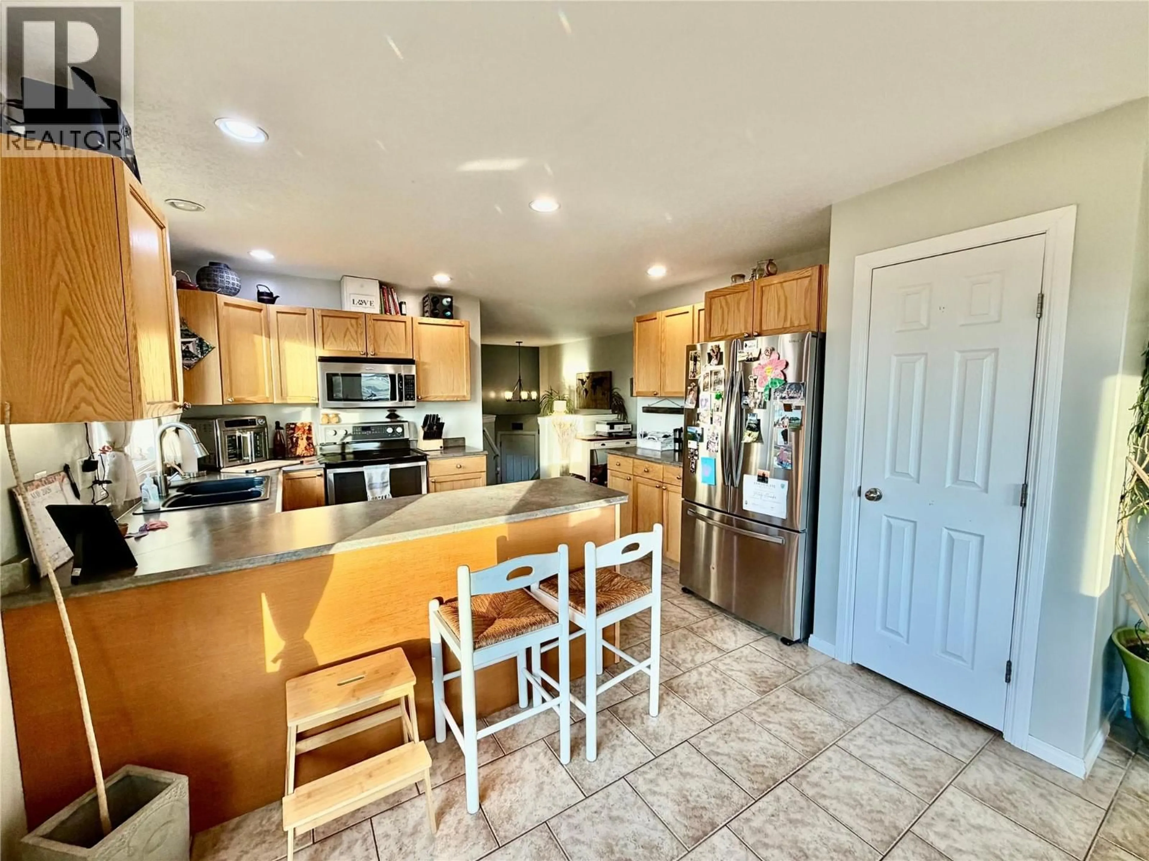 Open concept kitchen, ceramic/tile floor for 9005 19 STREET, Dawson Creek British Columbia V1G4E3