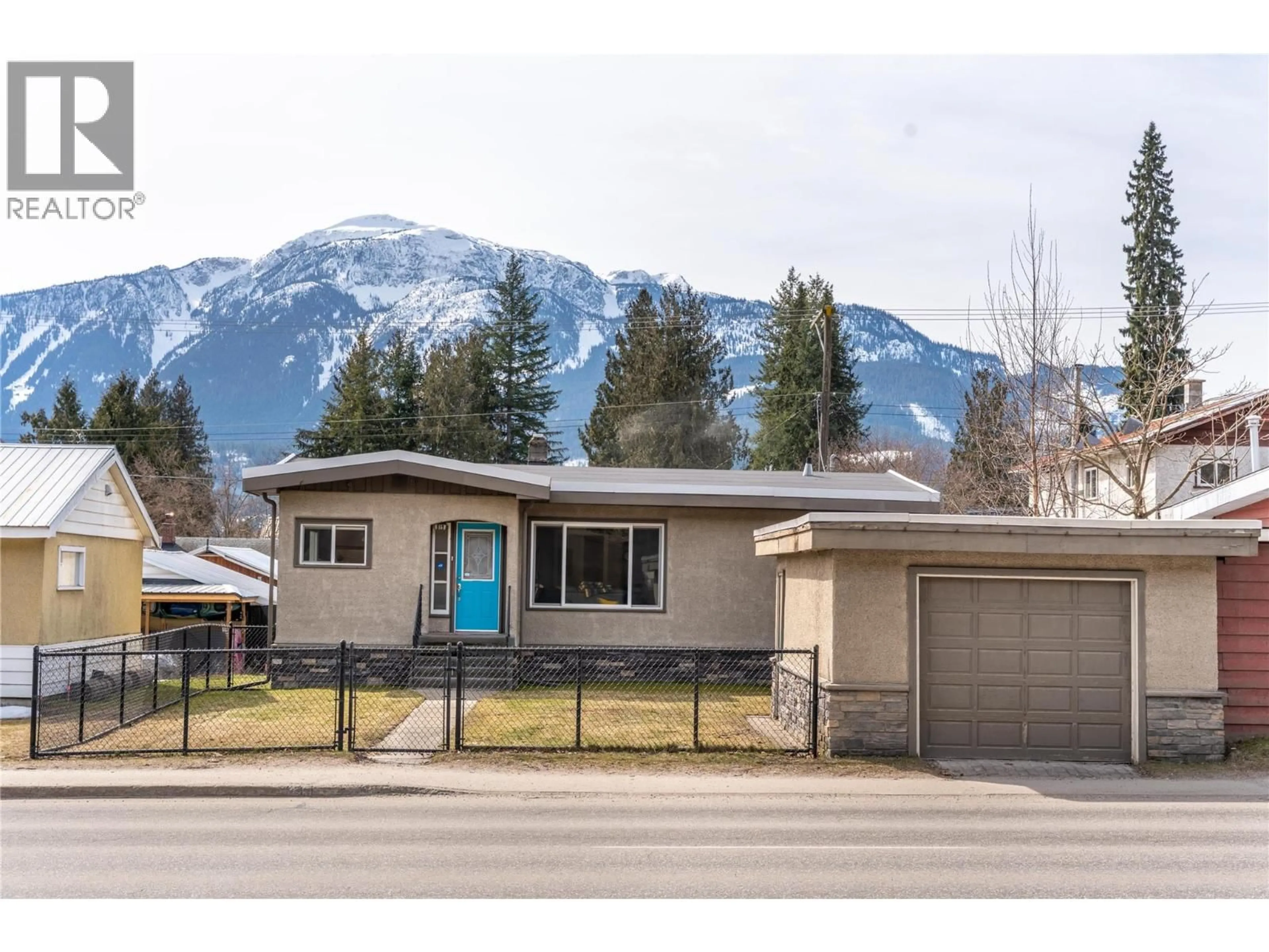 Home with vinyl exterior material, mountain view for 819 VICTORIA ROAD WEST, Revelstoke British Columbia V0E2S0