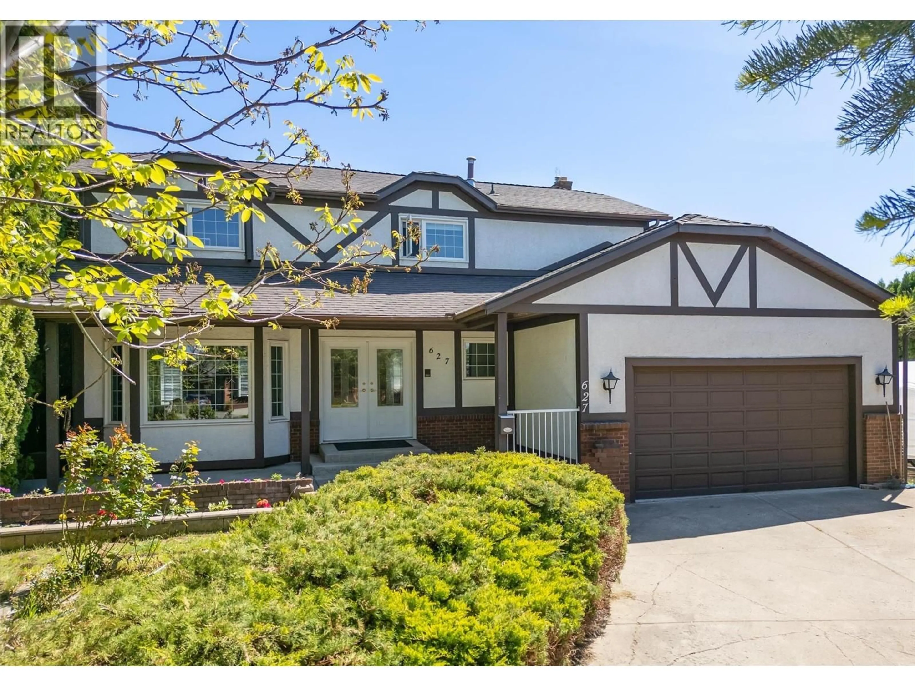 Home with vinyl exterior material, street for 627 HARDIE ROAD, Kelowna British Columbia V1X6W9