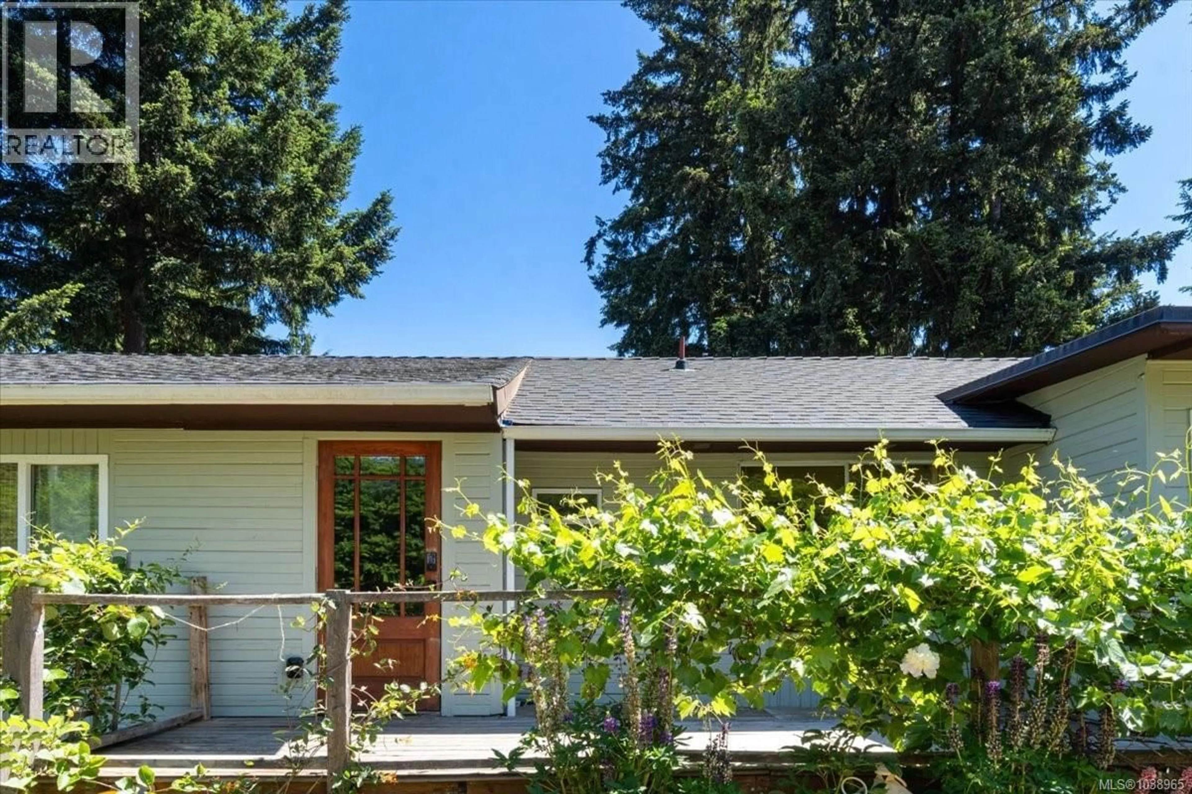Home with vinyl exterior material, street for 980 POPLAR WAY, Whiskey Creek British Columbia V9K1X9