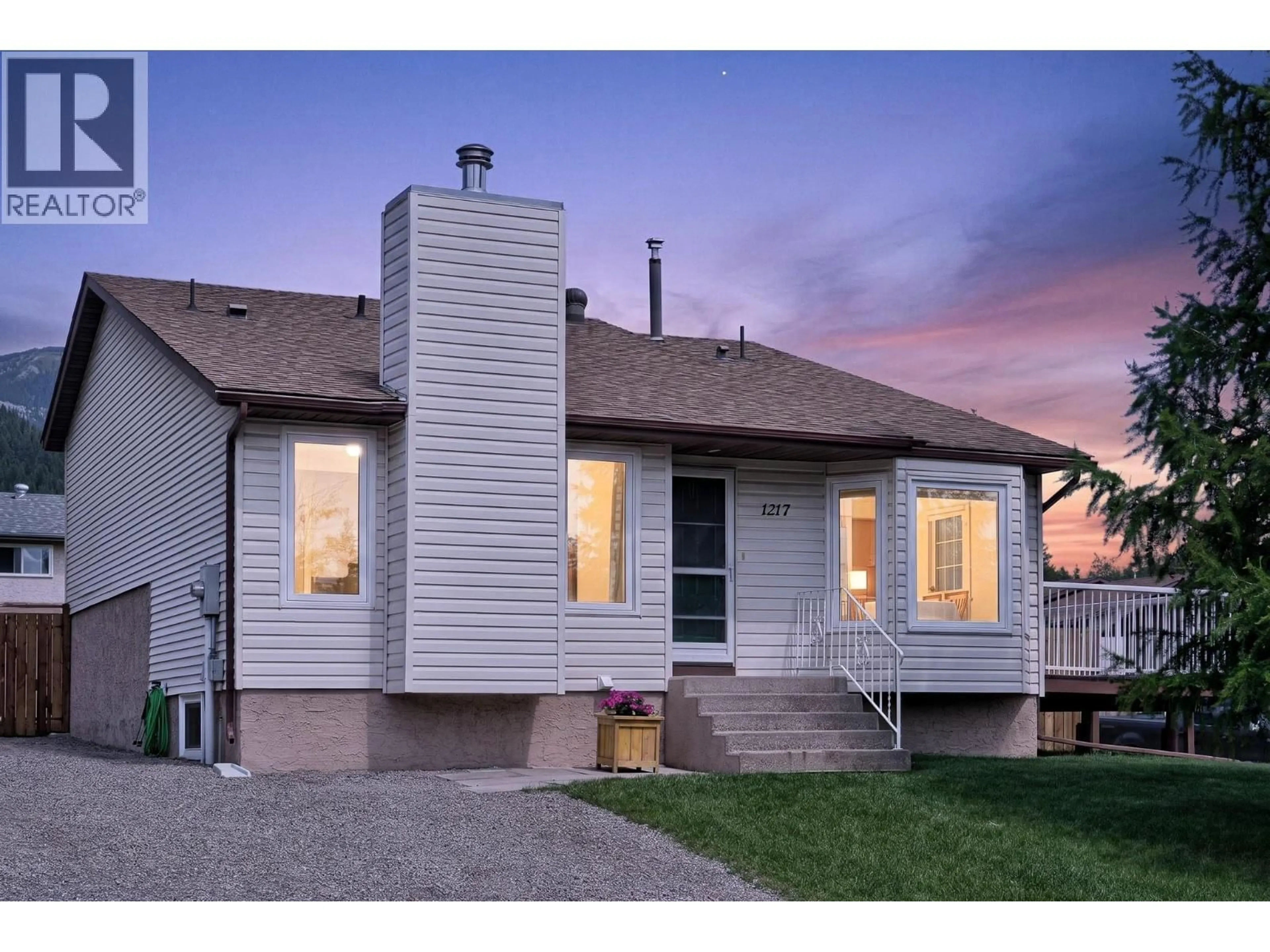 Home with vinyl exterior material, street for 1217 HICKORY CRESCENT, Sparwood British Columbia V0B2G2