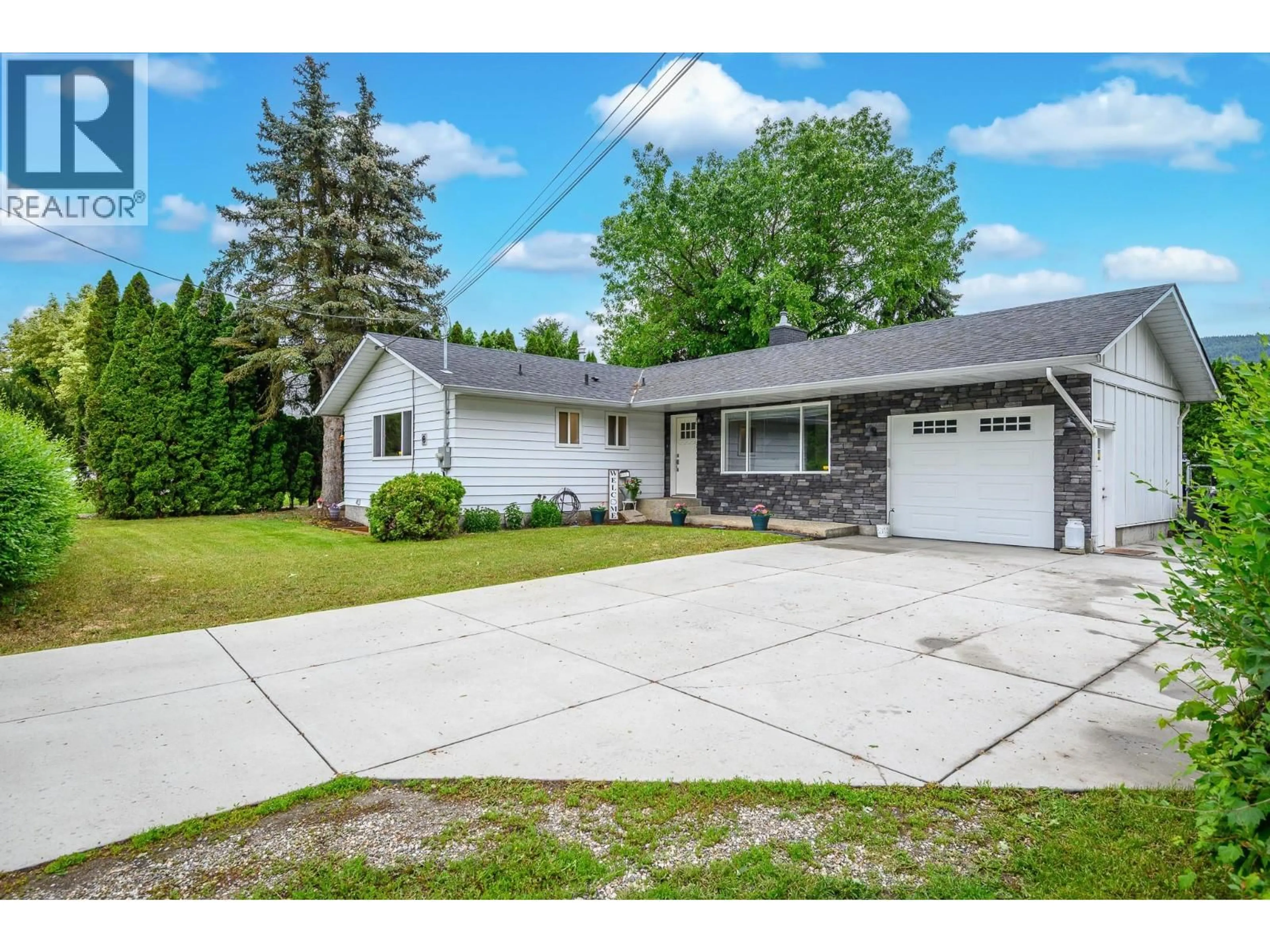 A pic from outside/outdoor area/front of a property/back of a property/a pic from drone, street for 6596 LAVINGTON WAY, Coldstream British Columbia V1B3G5