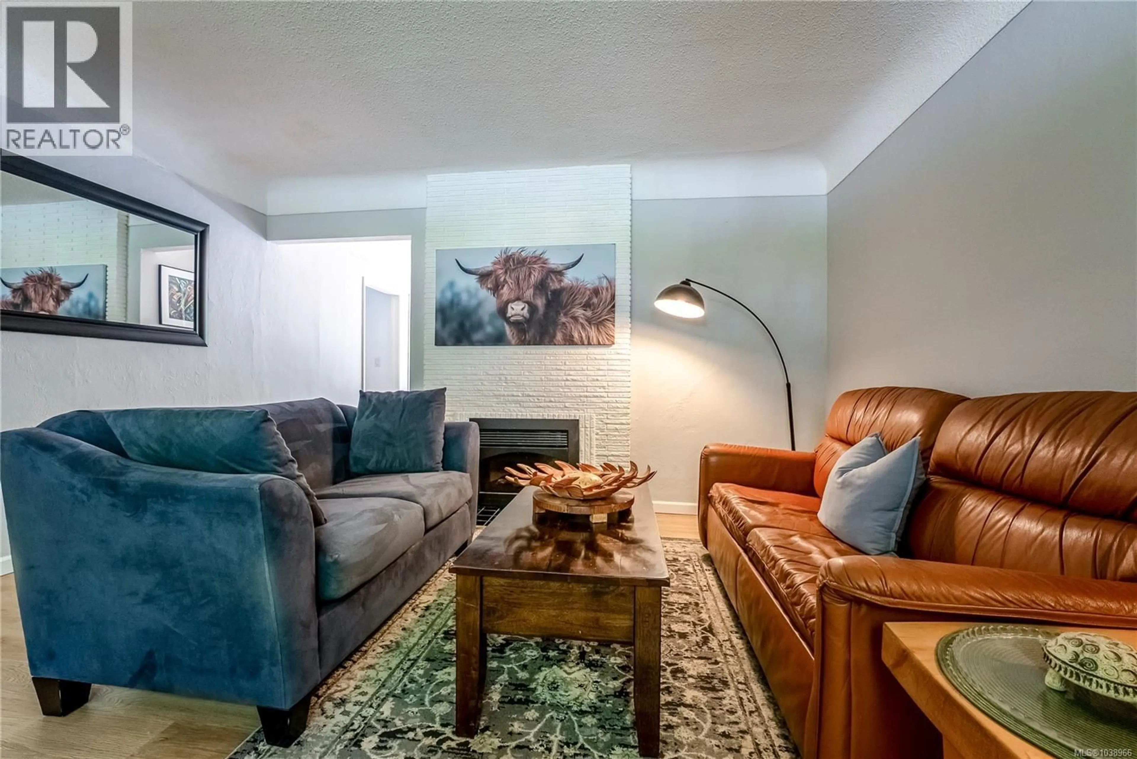 Living room with furniture, unknown for 1663 FREEMAN AVENUE, Saanich British Columbia V8P1P5