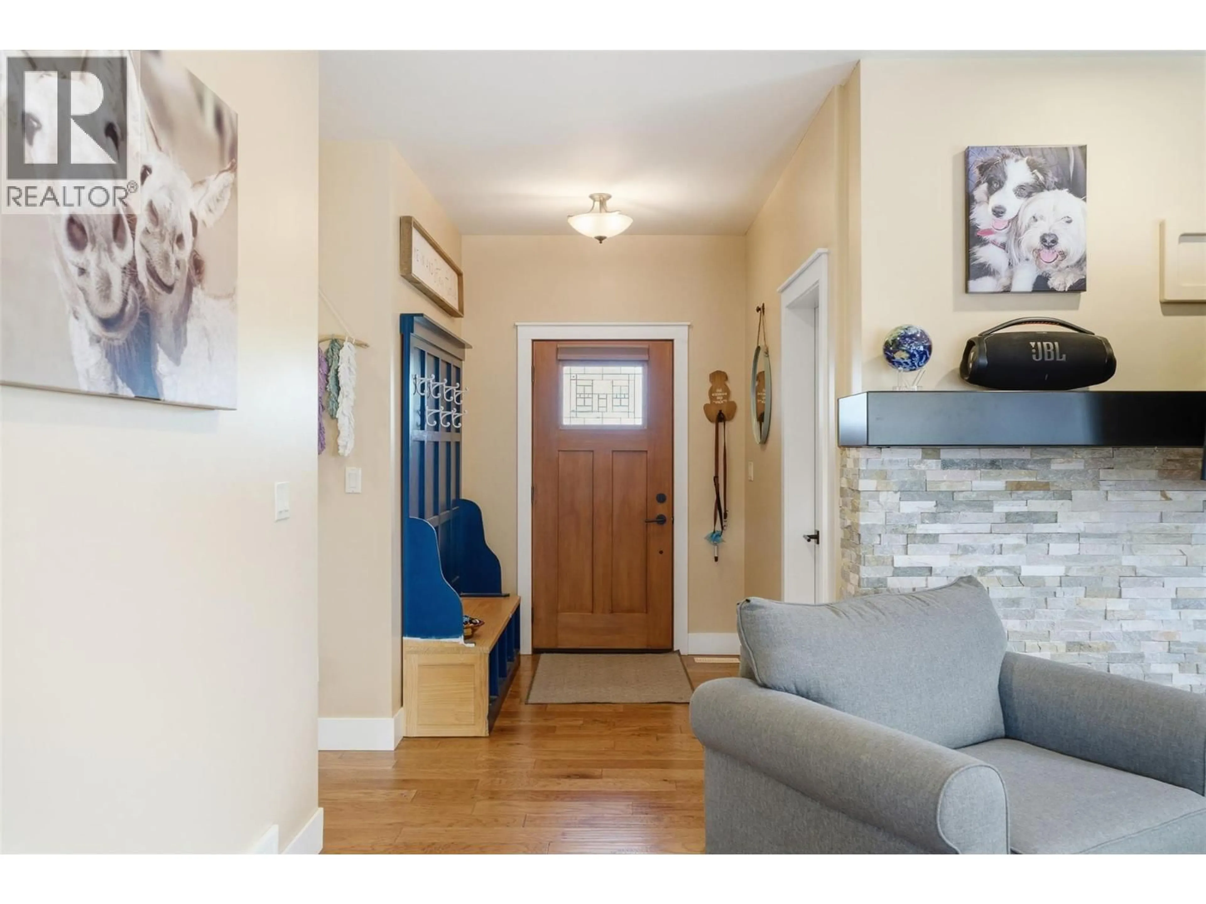 Indoor entryway for 3010 HILTON DRIVE, Merritt British Columbia V1K0B2
