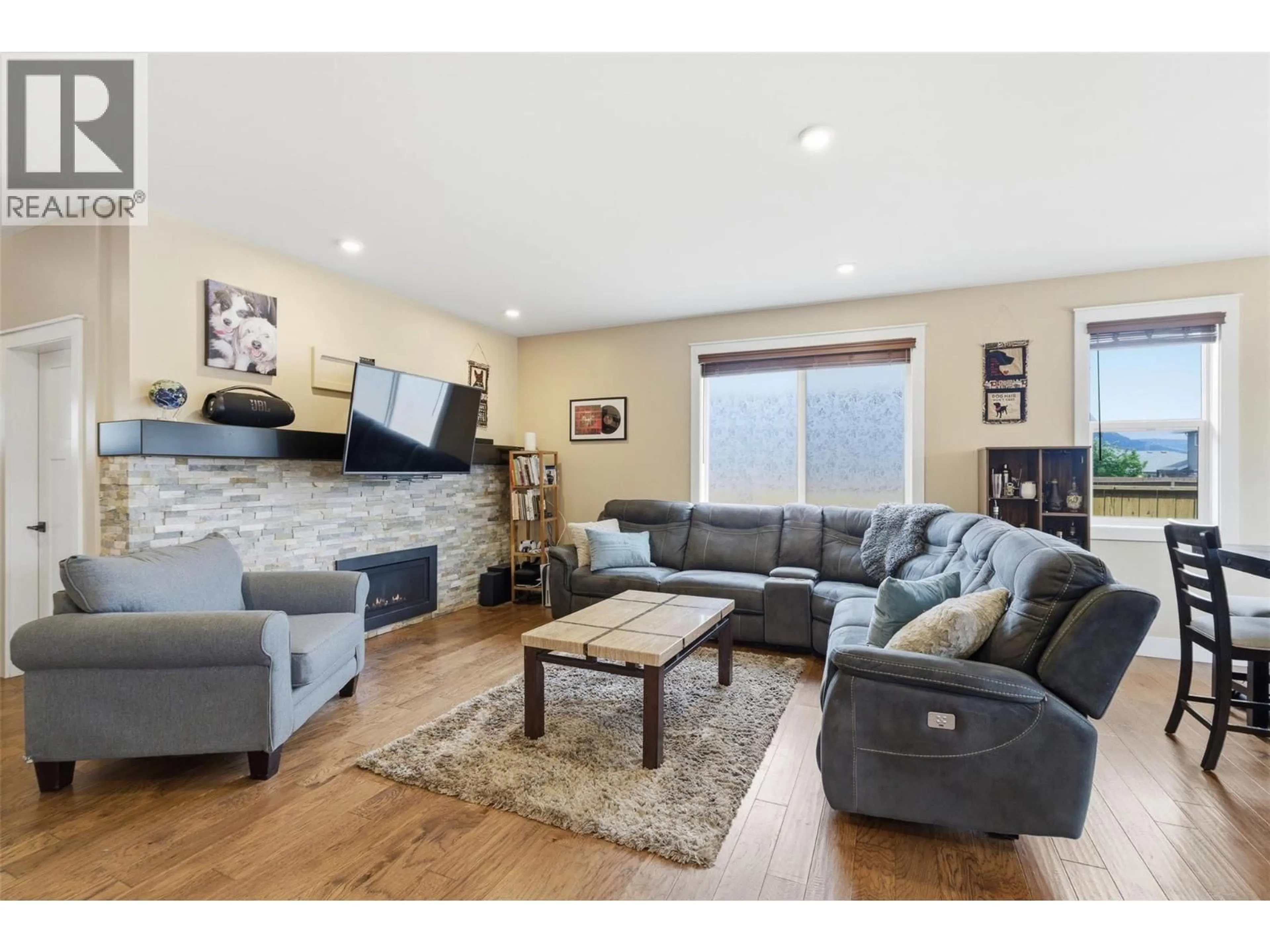 Living room with furniture, wood/laminate floor for 3010 HILTON DRIVE, Merritt British Columbia V1K0B2