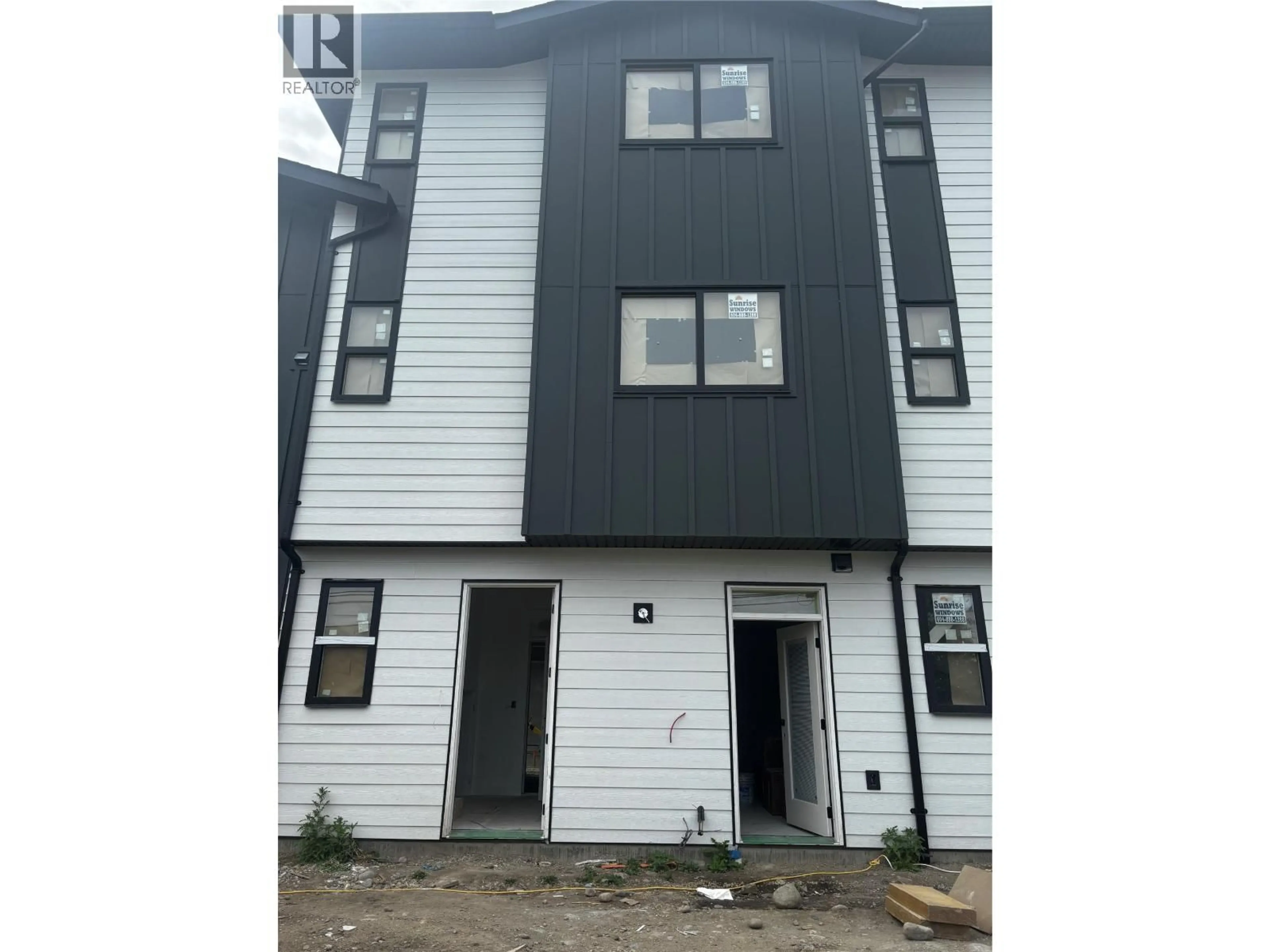Home with vinyl exterior material, building for 3 - 980 FRANKLYN ROAD, Kelowna British Columbia V1X3V1
