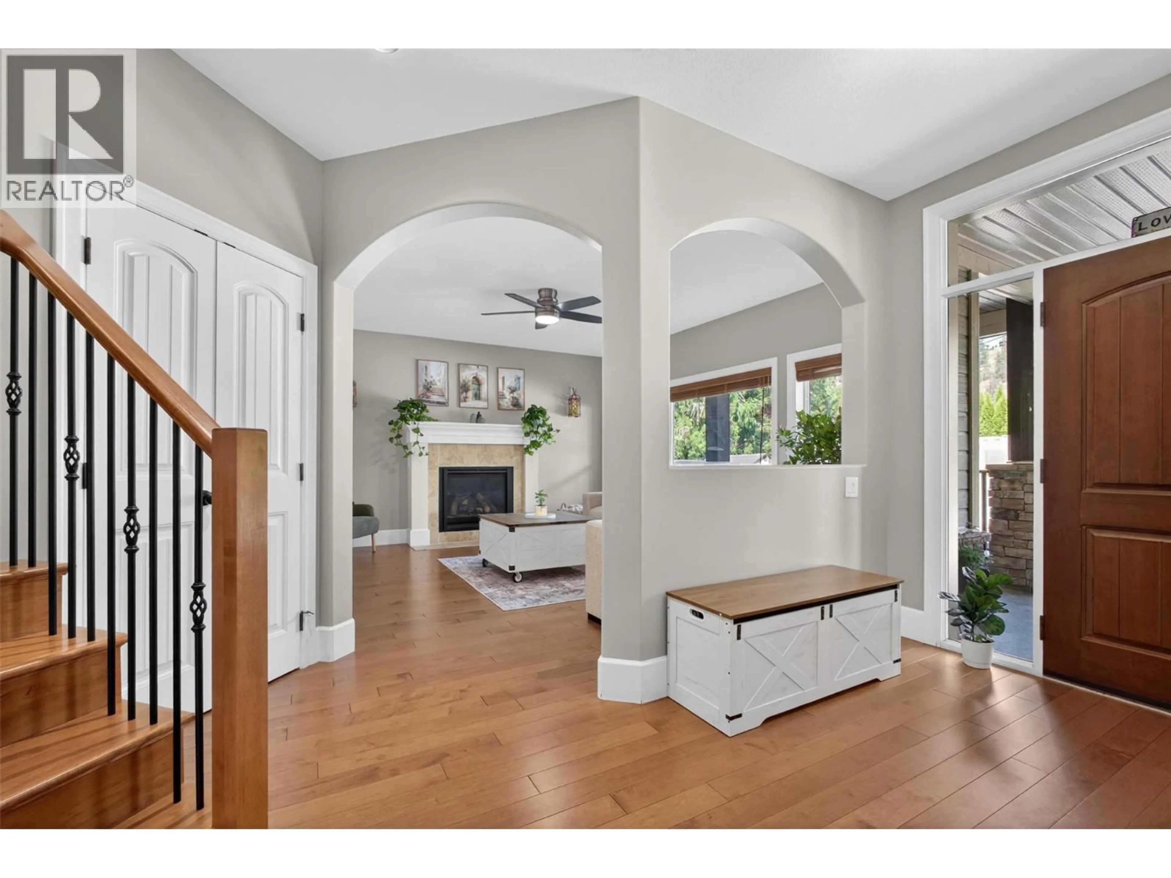 Indoor entryway for 4588 RAYMER ROAD, Kelowna British Columbia V1W1H9