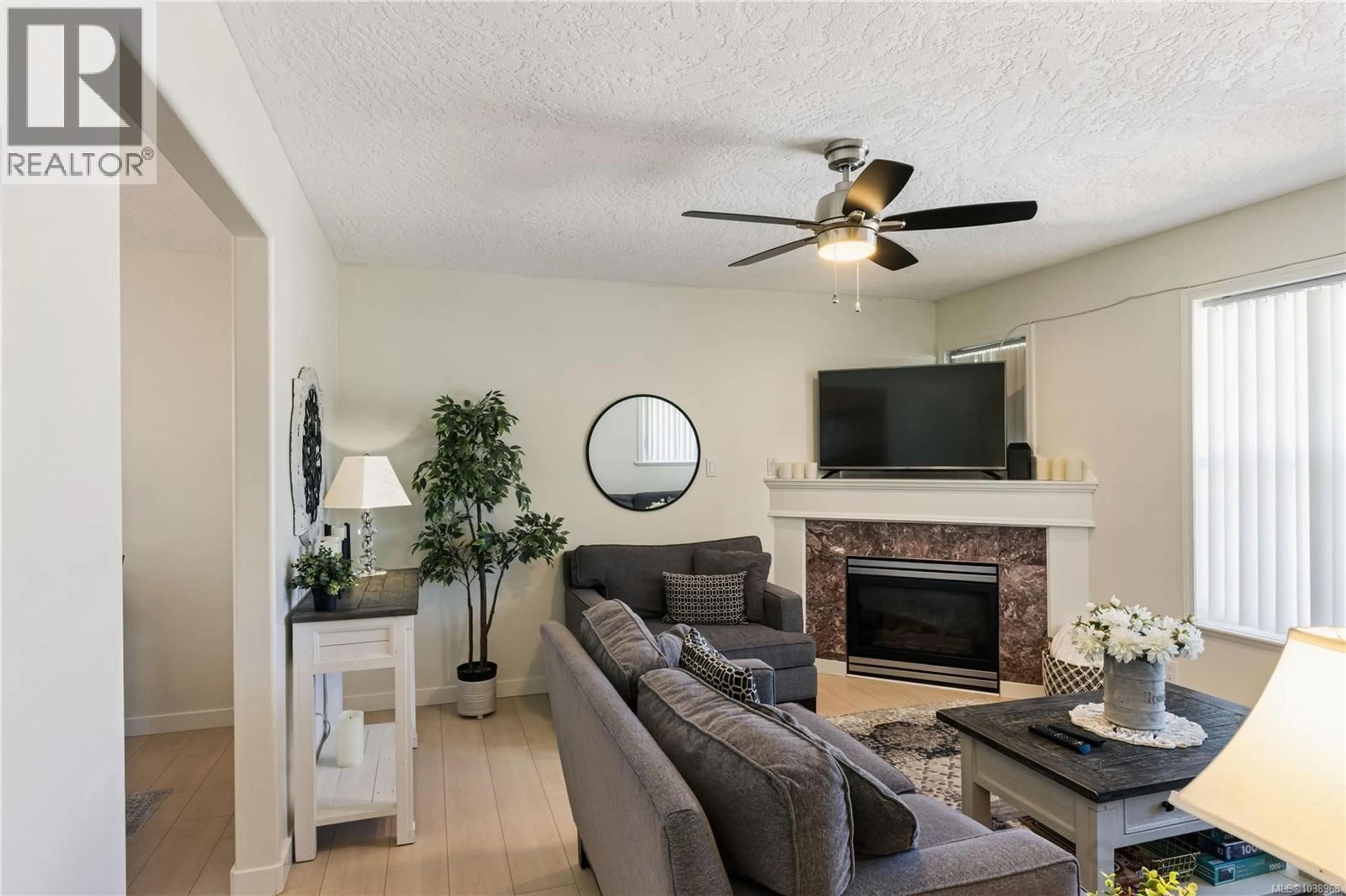 Living room with furniture, unknown for 1843 FELTHAM ROAD, Saanich British Columbia V8N2A4
