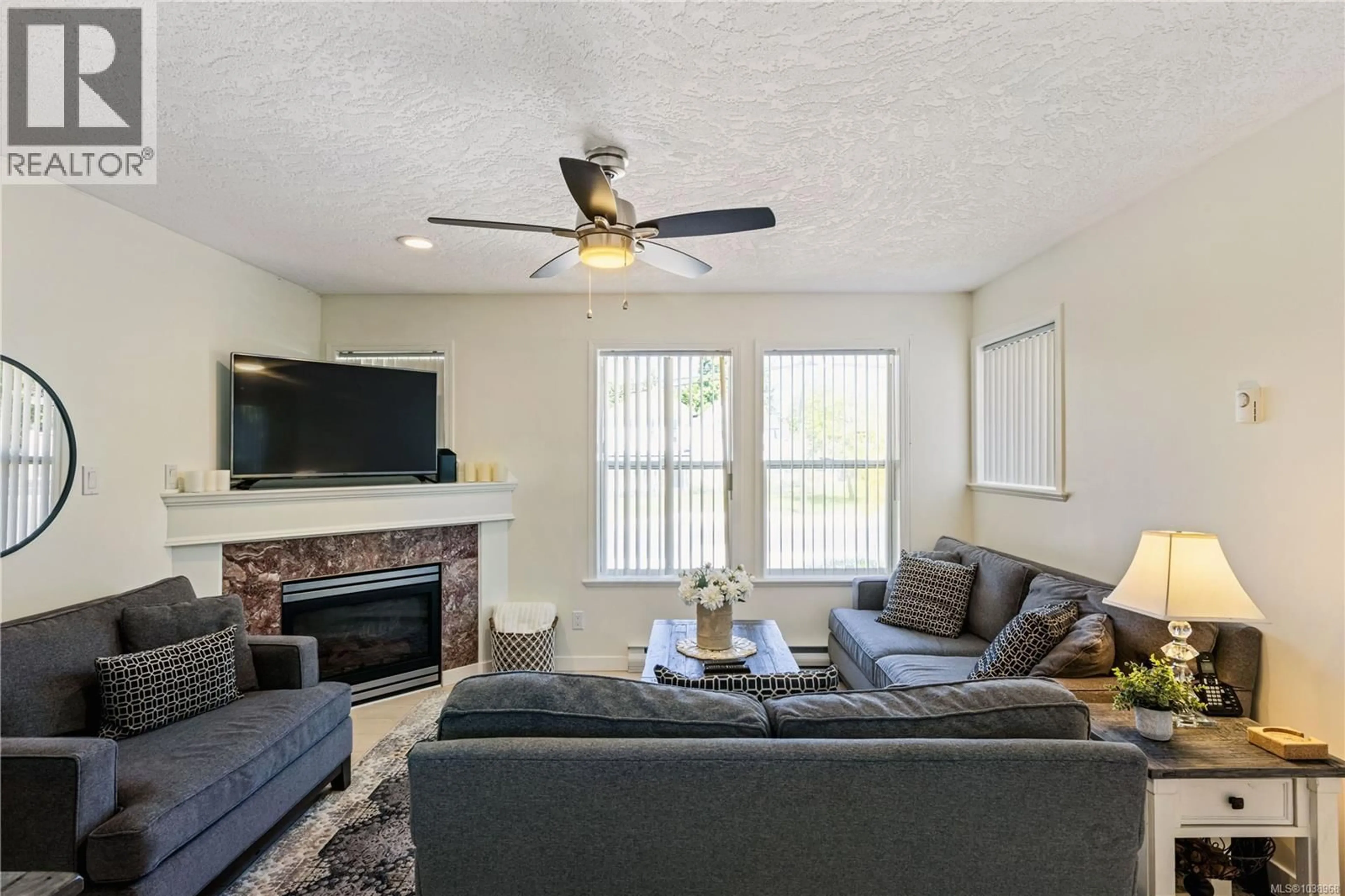 Living room with furniture, unknown for 1843 FELTHAM ROAD, Saanich British Columbia V8N2A4