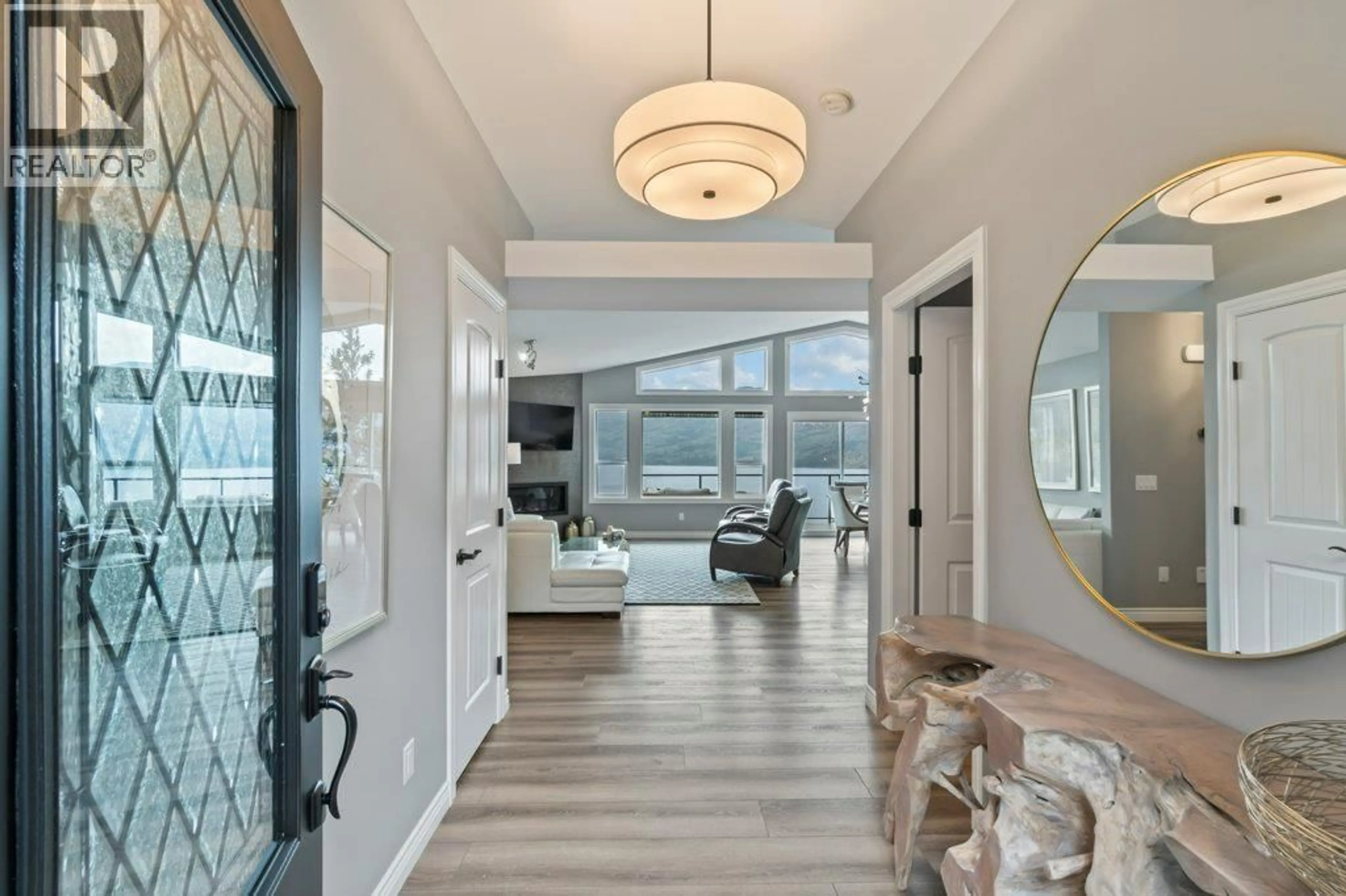 Indoor entryway for 3949 DESERT PINES AVENUE, Peachland British Columbia V0H1X2