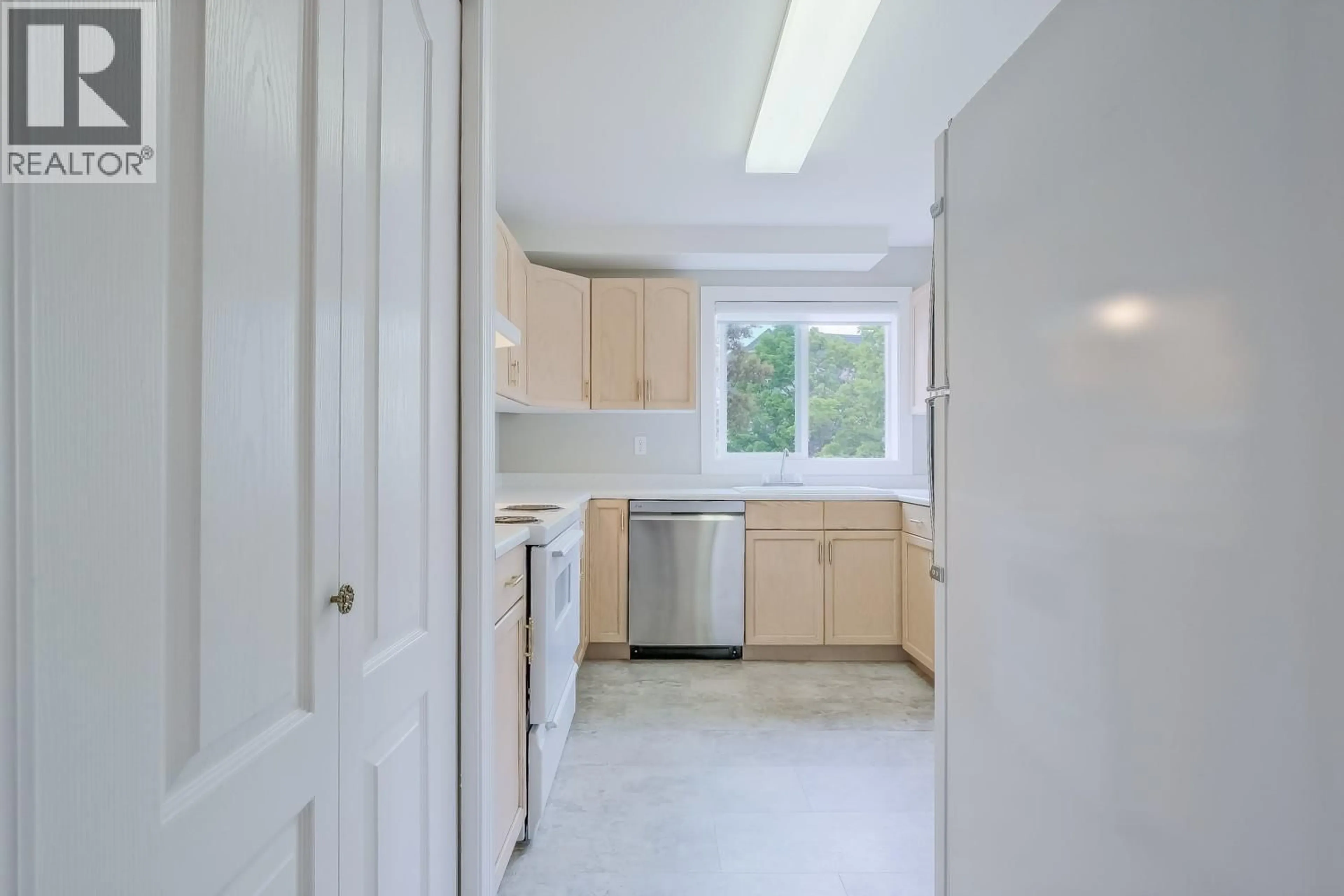 Standard kitchen, unknown for 201 - 3160 CASORSO ROAD, Kelowna British Columbia V1W3L7