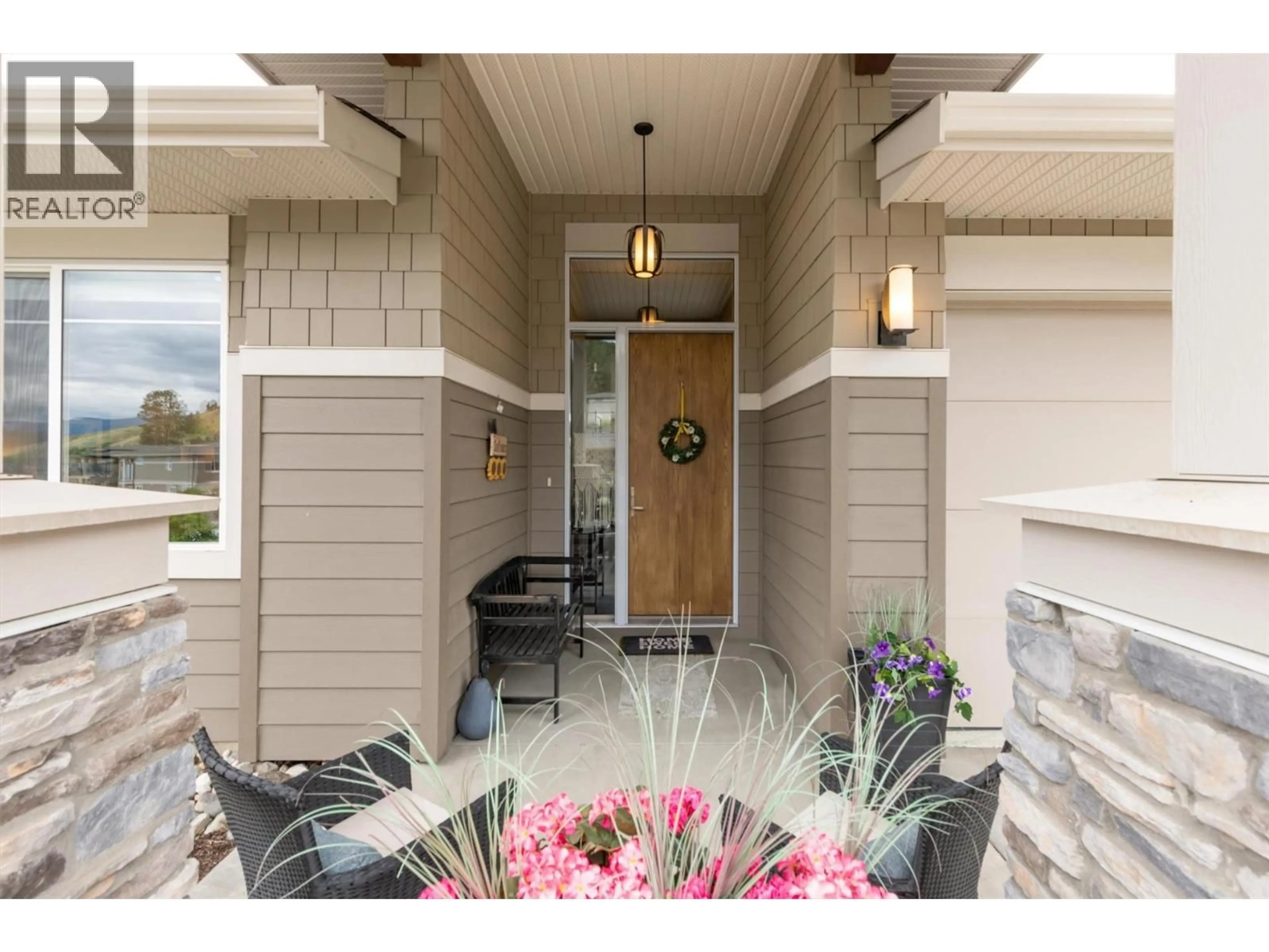 Indoor entryway for 1504 TOWER RANCH DRIVE, Kelowna British Columbia V1P1T8