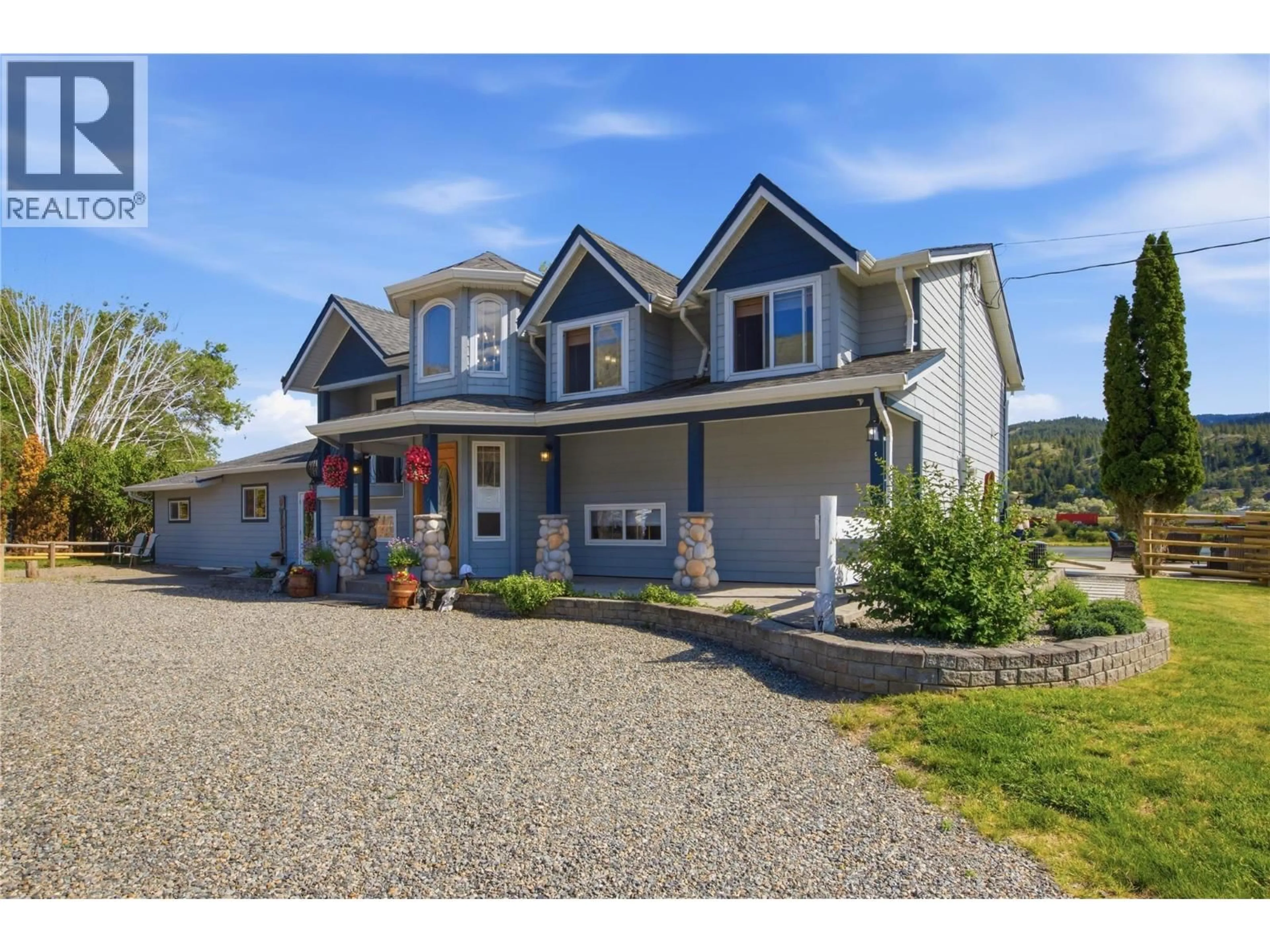 Home with vinyl exterior material, street for 392 TEAL ROAD, Kamloops British Columbia V2H1S5